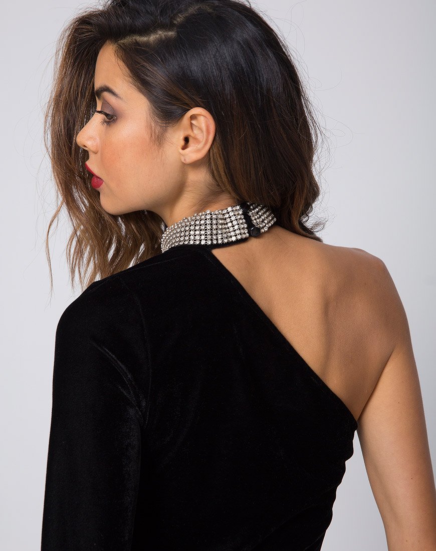 Kaido Bodycon jurk met één schouder in fluweel Diamond Black