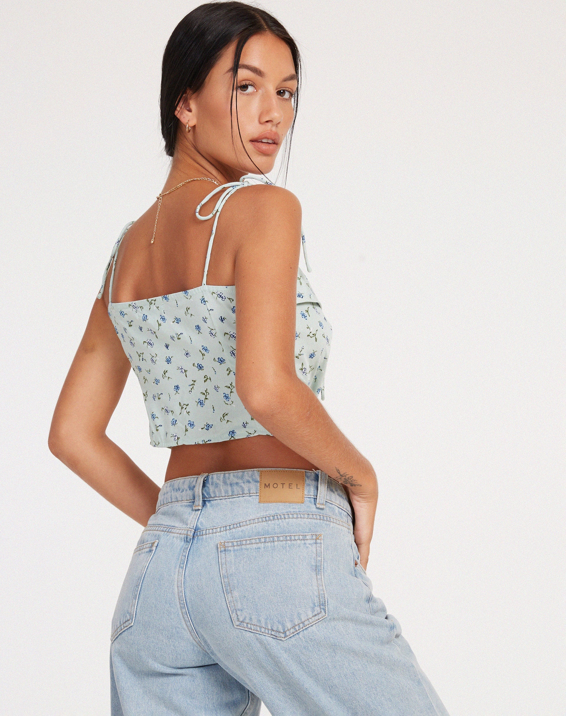 Afbeelding van Kali Cami Top in Pretty Petal Green
