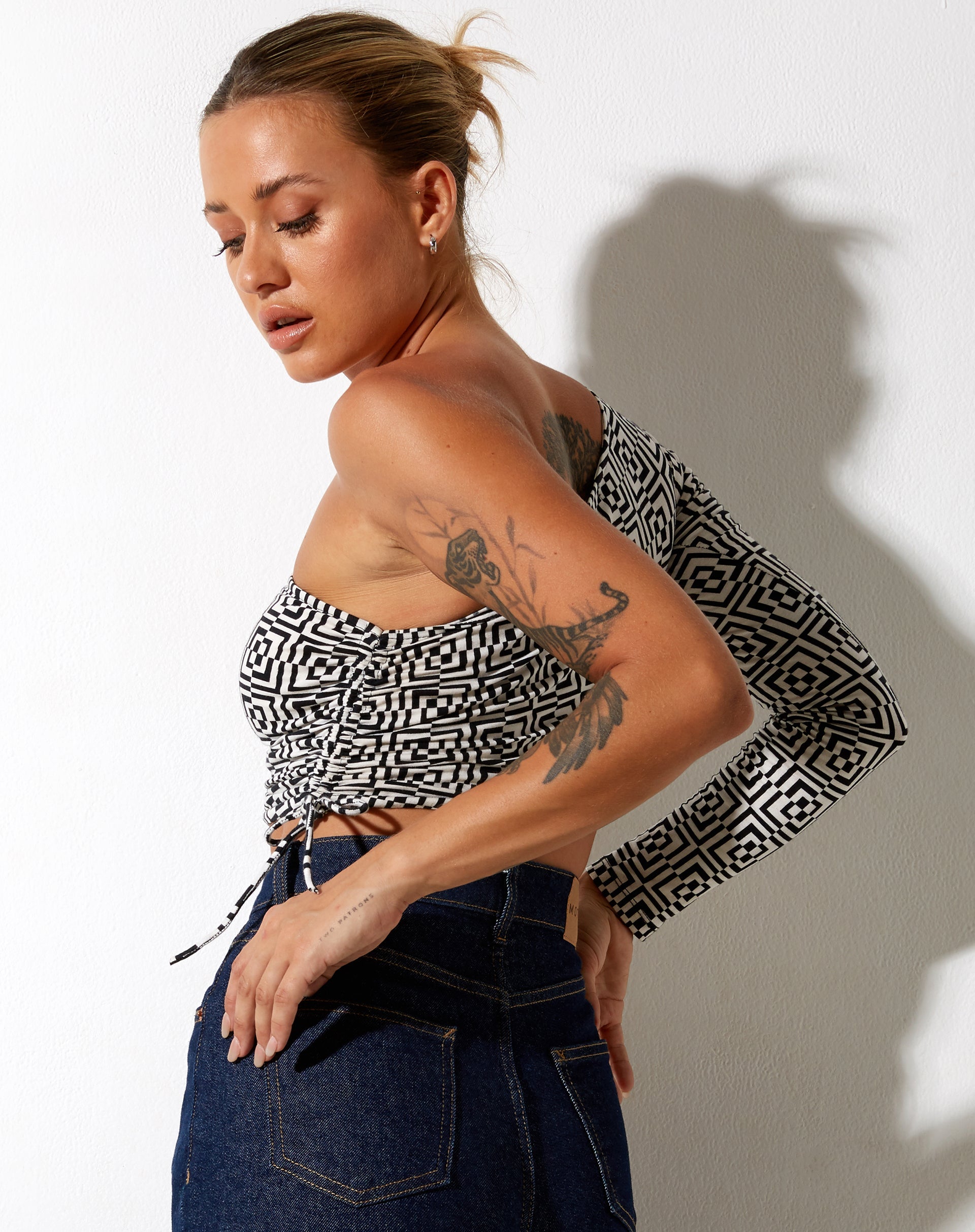 Afbeelding van Karine Crop Top in Optic Square Zwart Wit