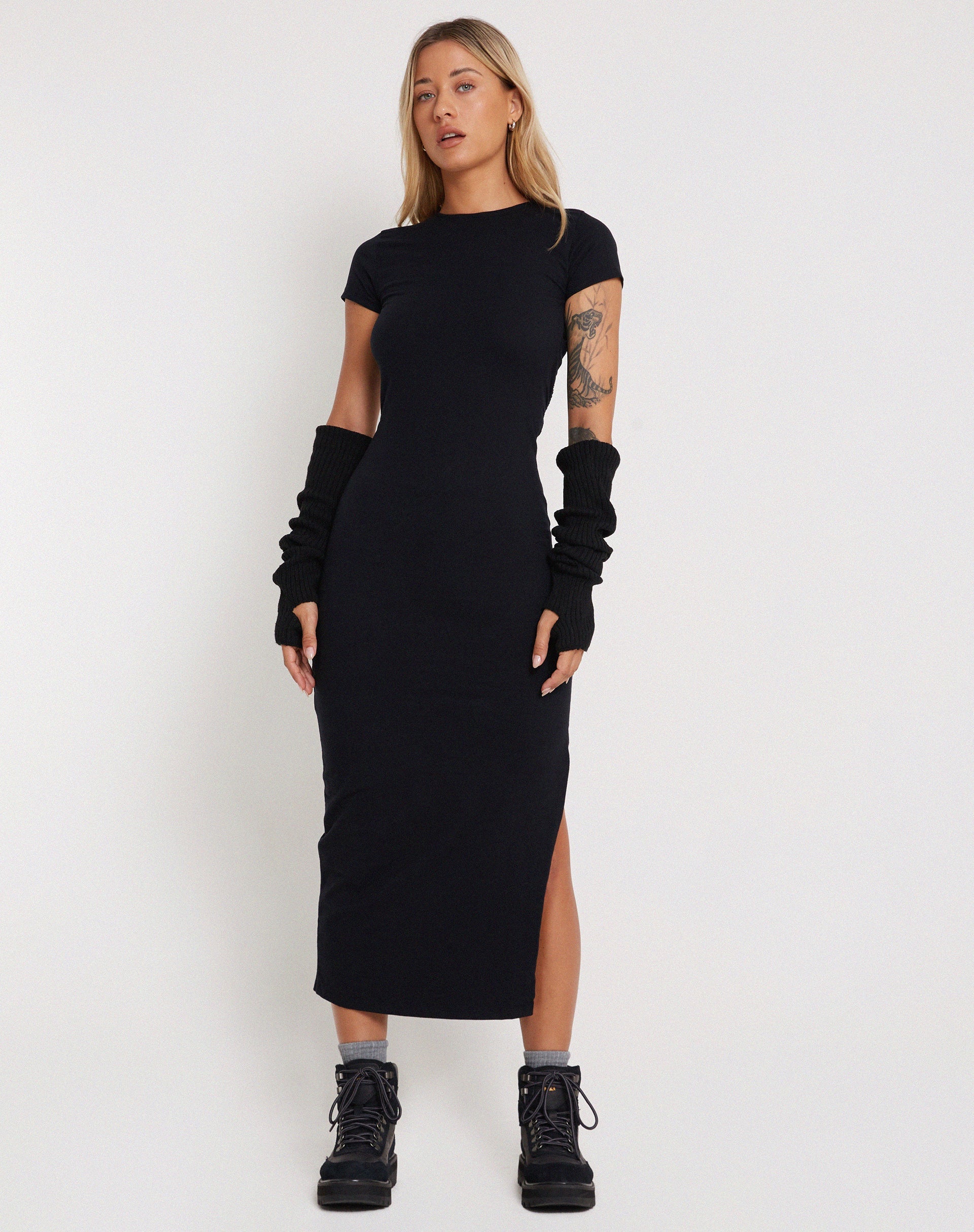 Afbeelding van Kasor Maxi Dress met korte mouwen in Zwart