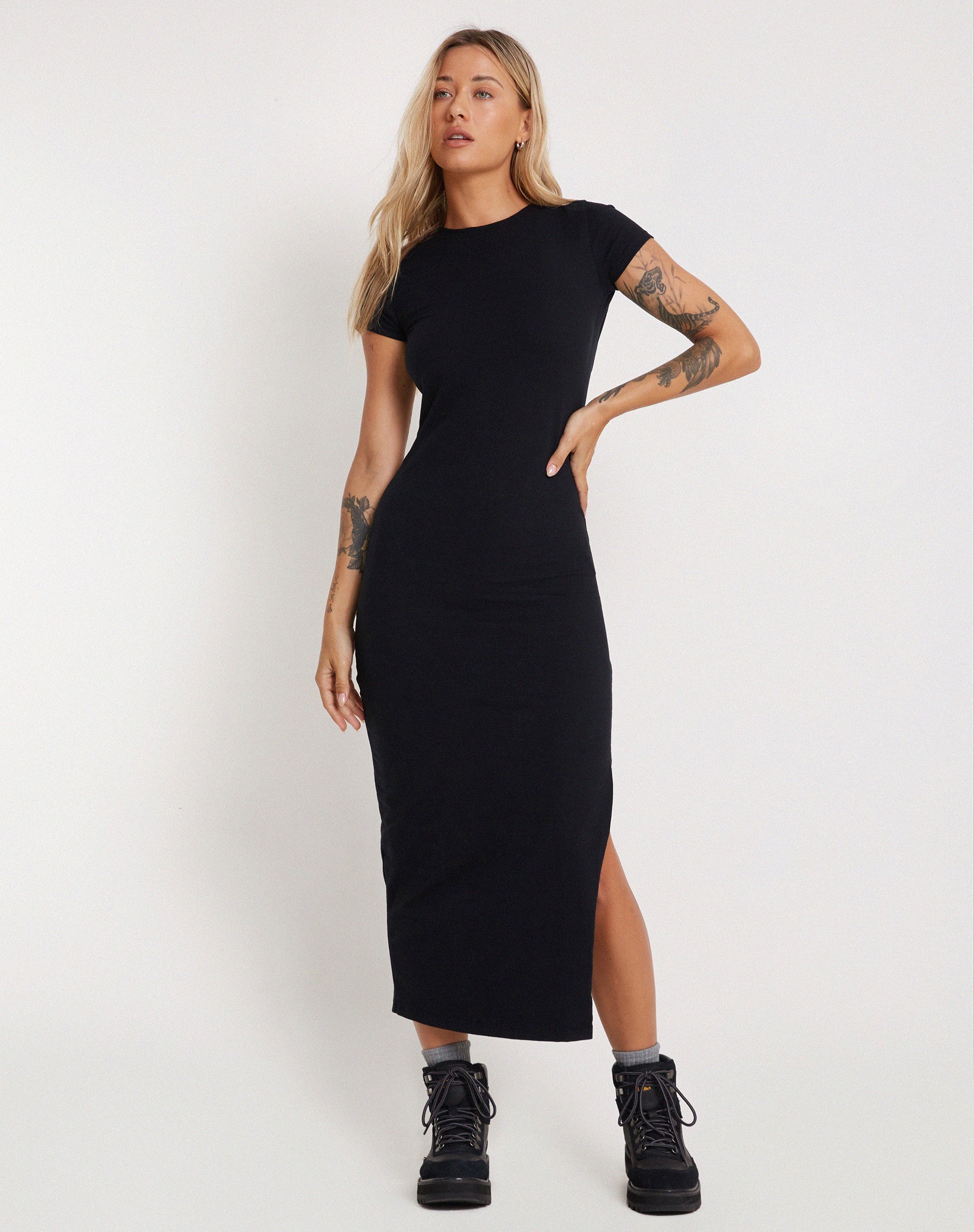 Afbeelding van Kasor Maxi Dress met korte mouwen in Zwart
