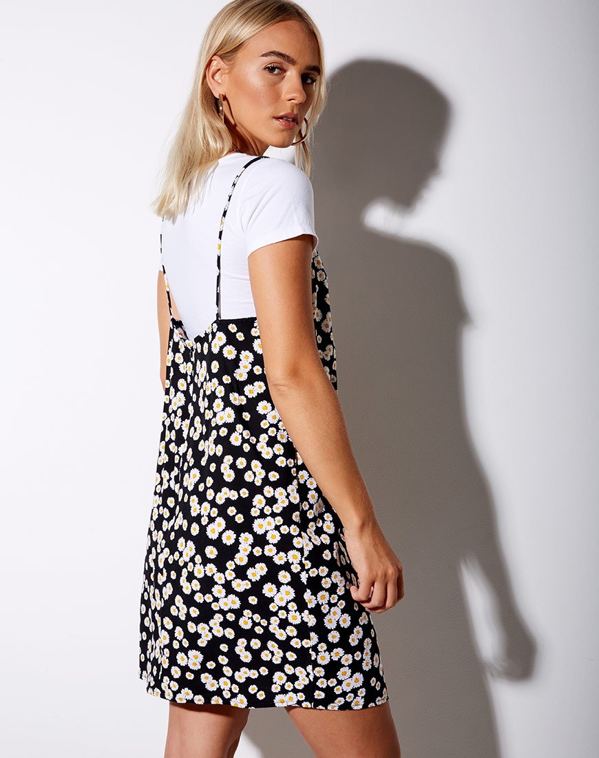 Katya Jurk in Mini Daisy Zwart