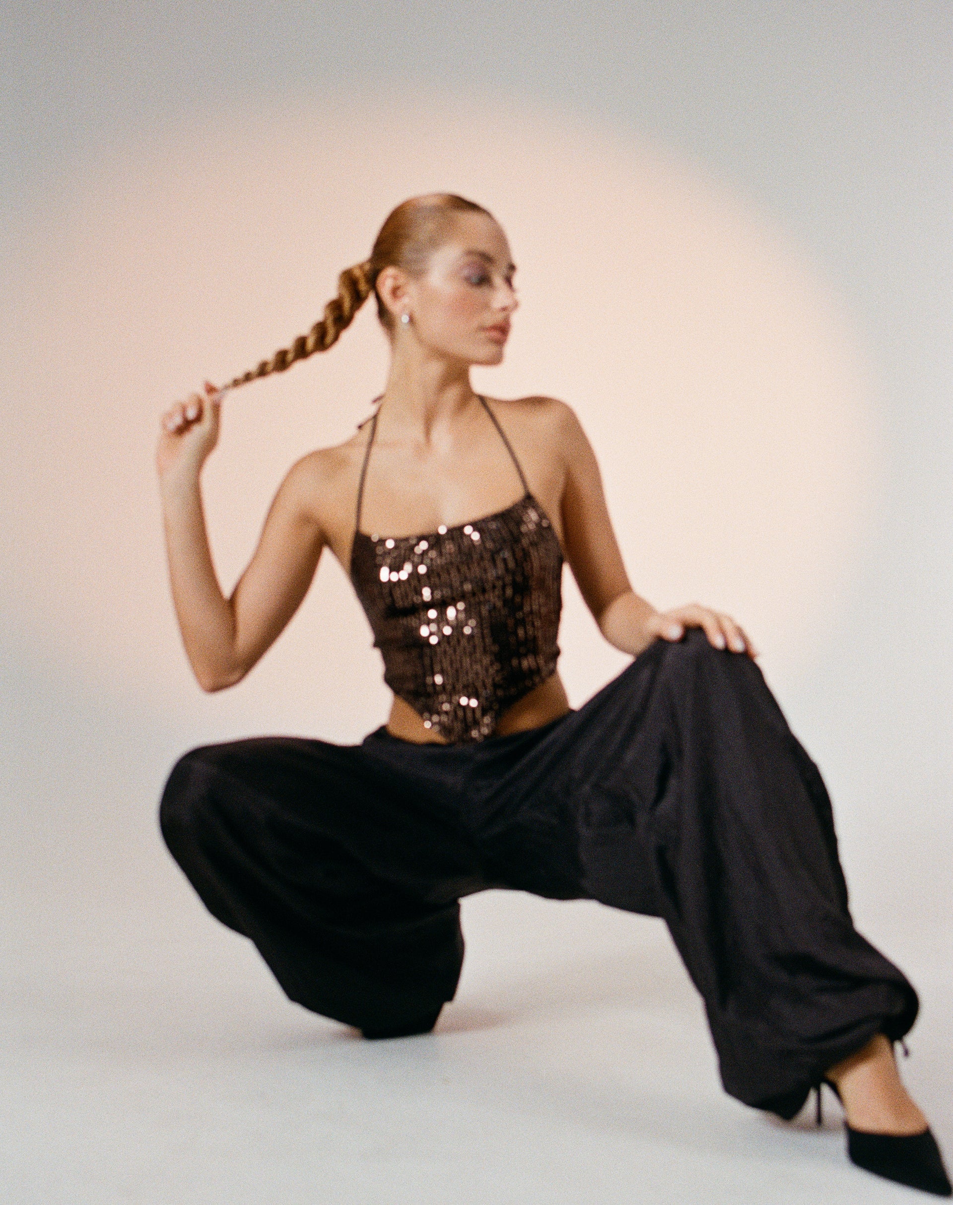 beeld van Ketida Crop Top in Drape Sequin Copper
