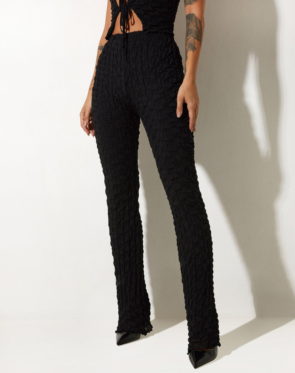 Herly Flare Broek in Stripe Mesh Zwart