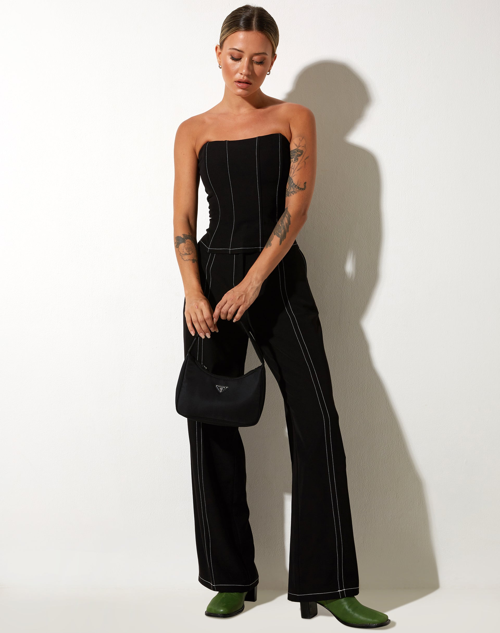 Afbeelding van Kyana Corset Top in Zwart met Witte Stiksels