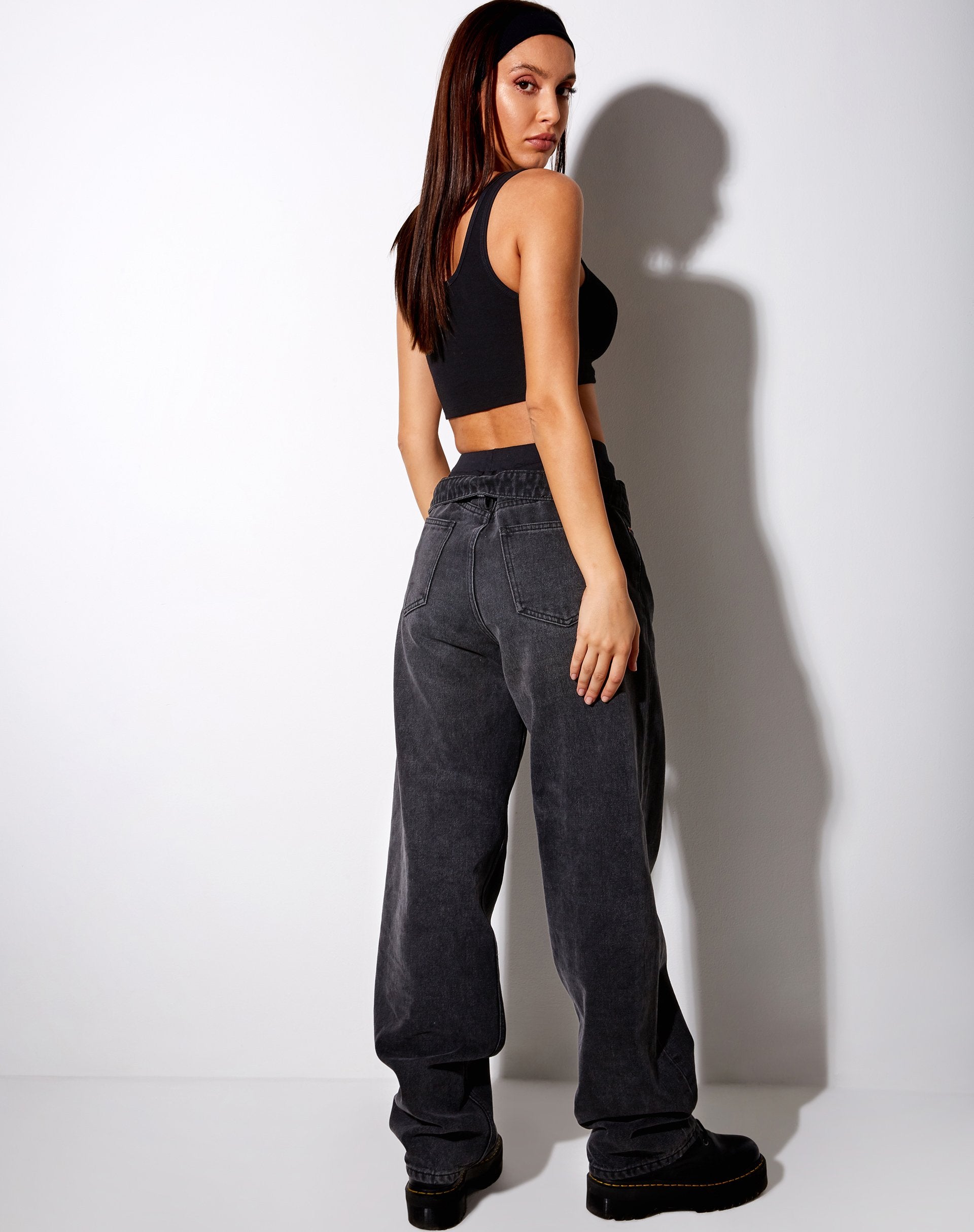 Afbeelding van Lathi Crop Top in Rib Zwart Lover Embro