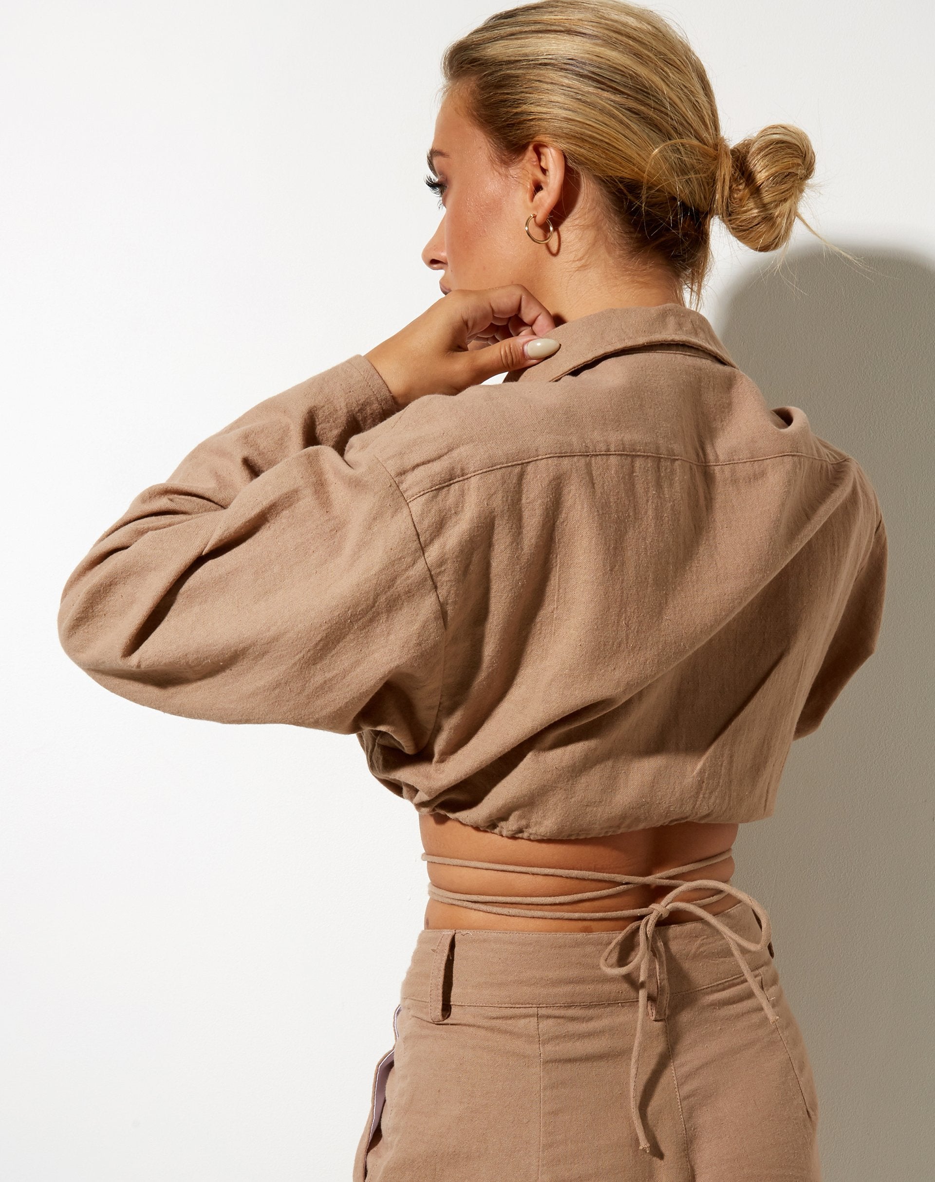 Afbeelding van Elisa Cropped Shirt in Rami Biscuit