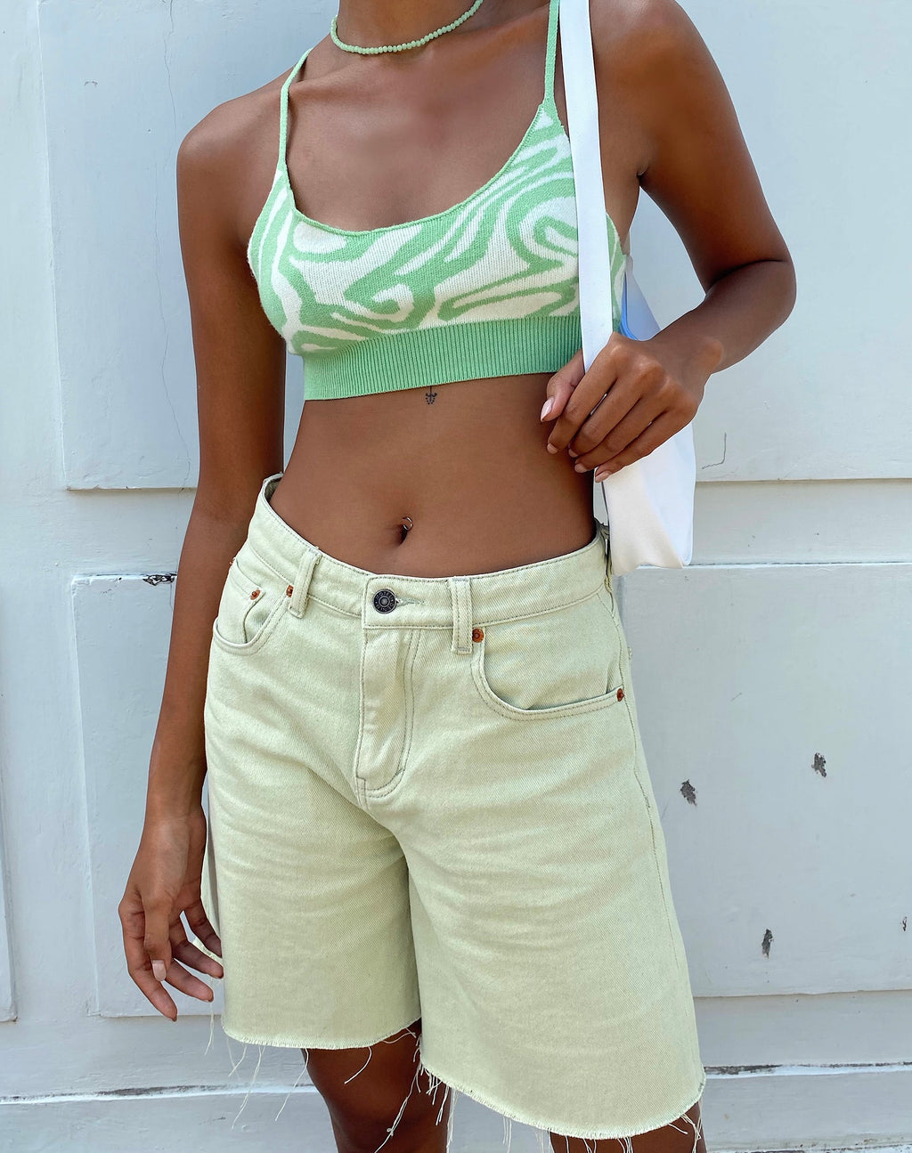 Losvallende denim shorts in Sage