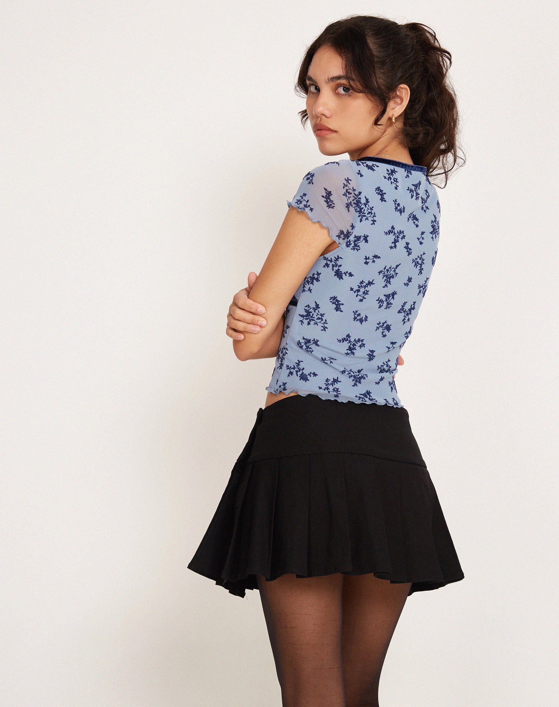 Afbeelding van Livi Mesh Top in lichtblauw en marine Botanist Flocking