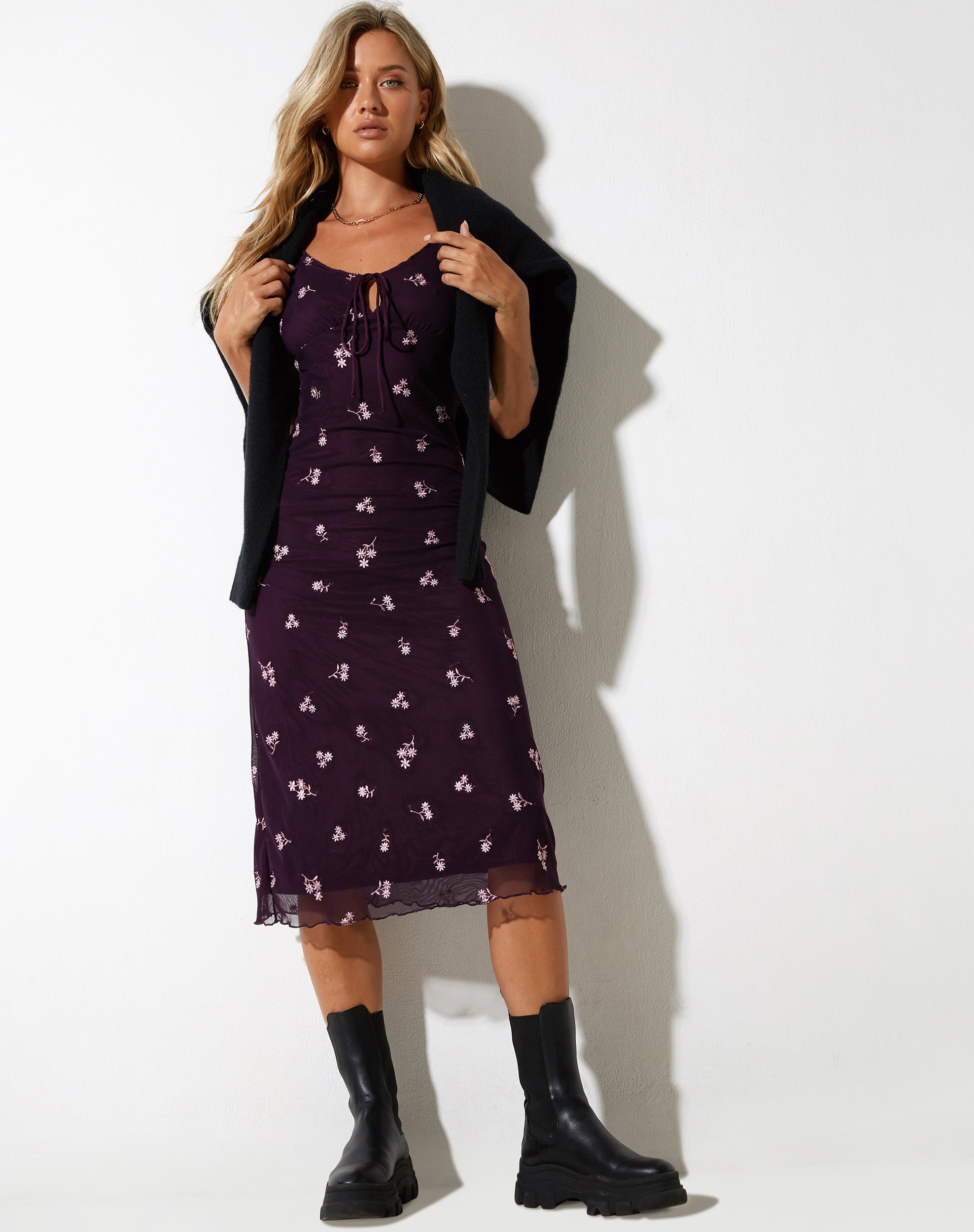 Afbeelding van Lona Maxi Dress in Plum Daisy Embro