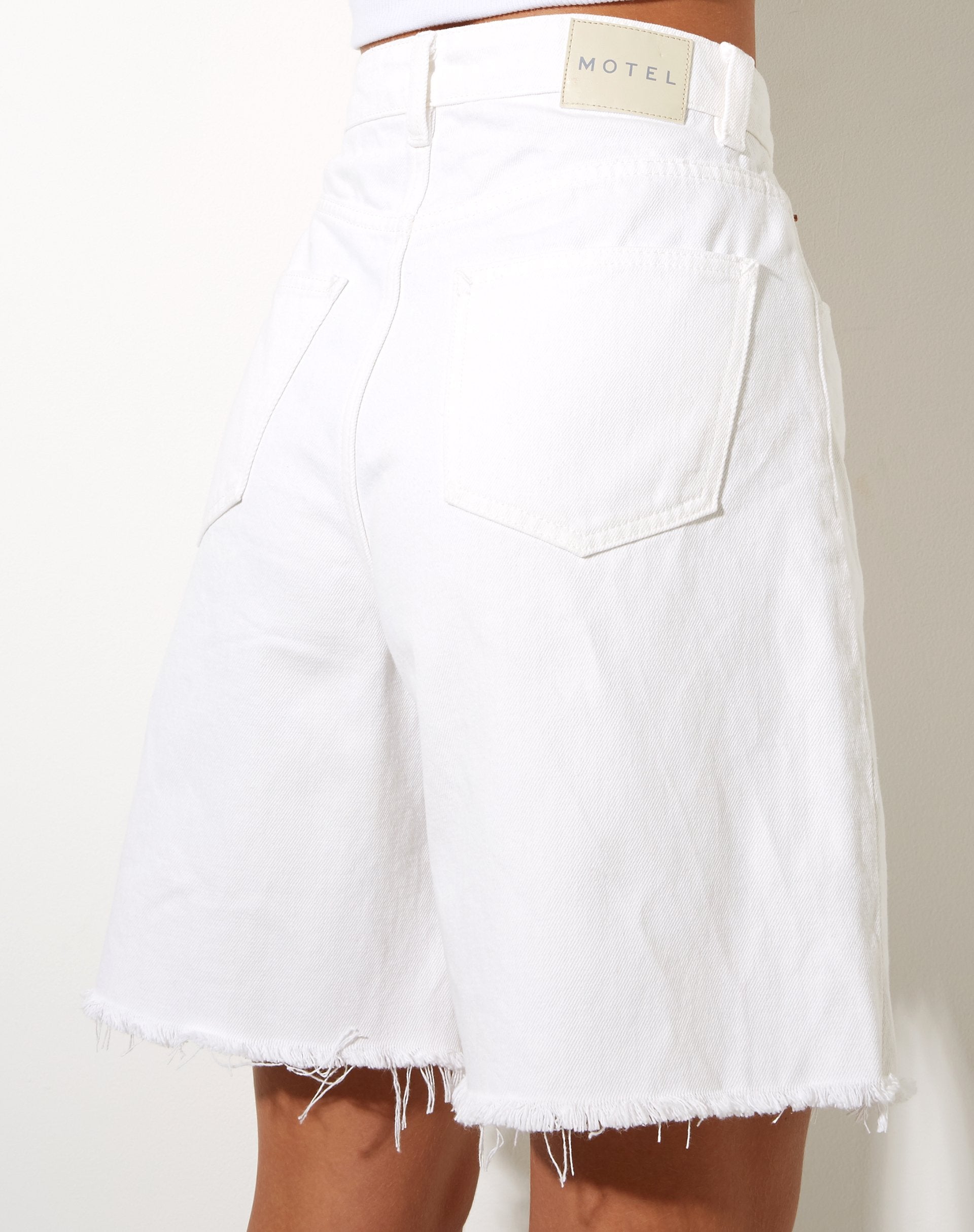 Afbeelding van Loose Fit Denim Short in White Wash