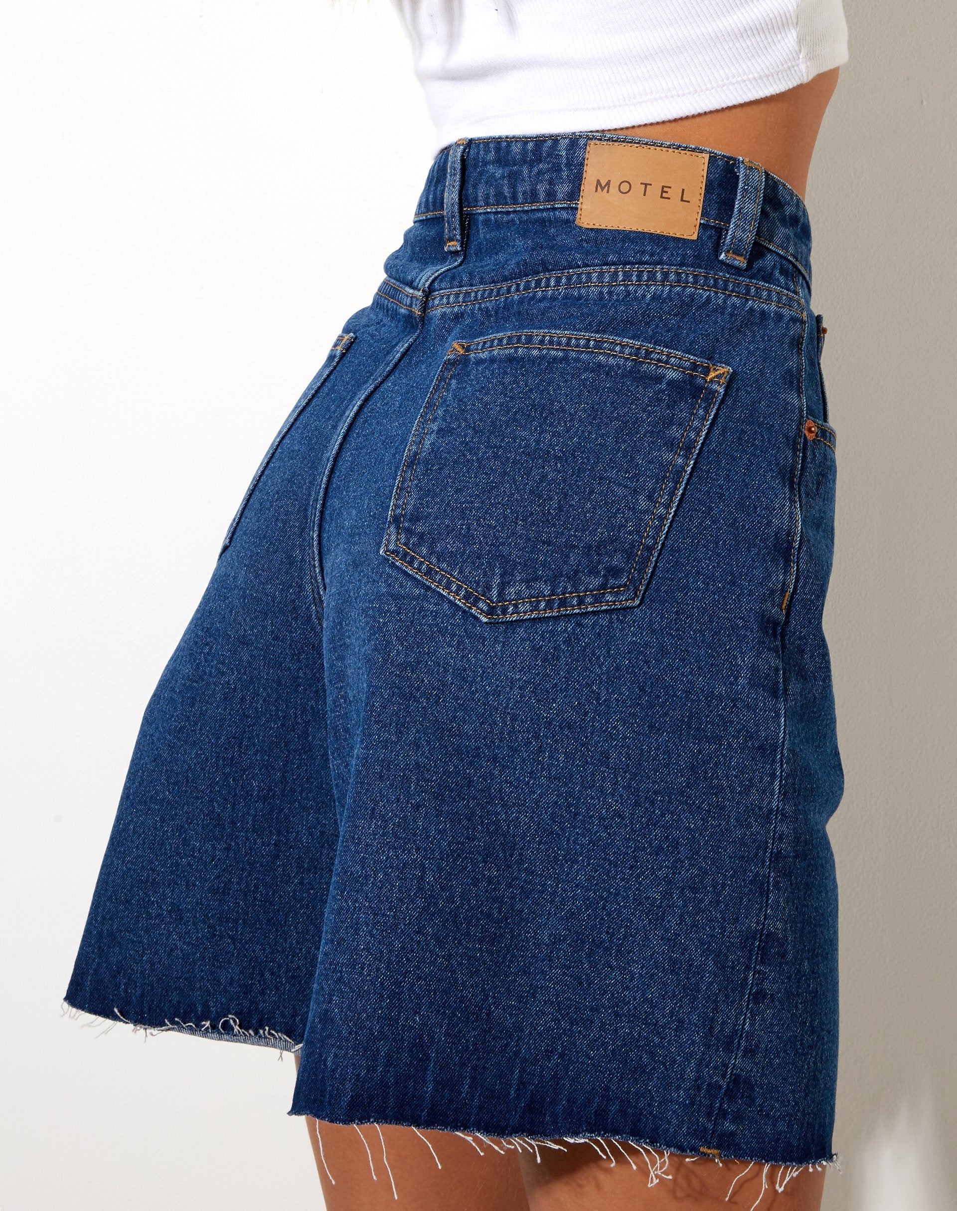 Afbeelding van Loose Fit Denim Short in Klassiek Blauw