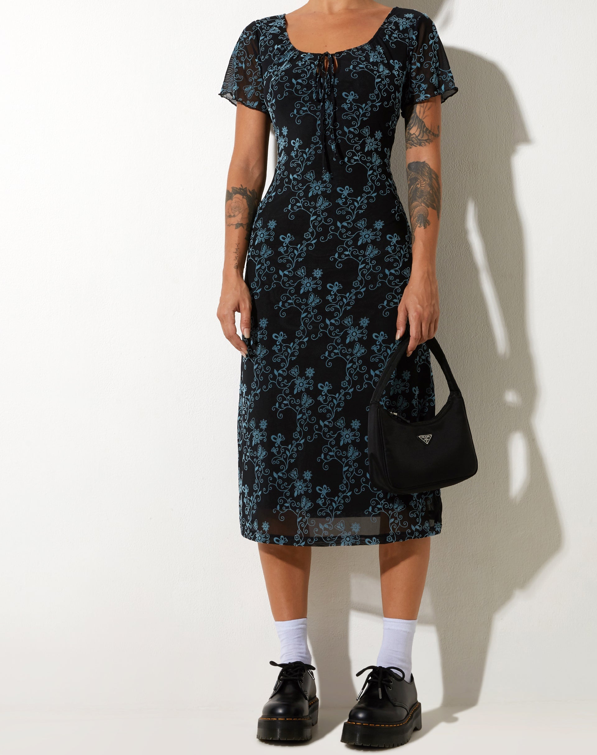 Afbeelding van Lorani Midi jurk in Butterfly Vine Flock Blue