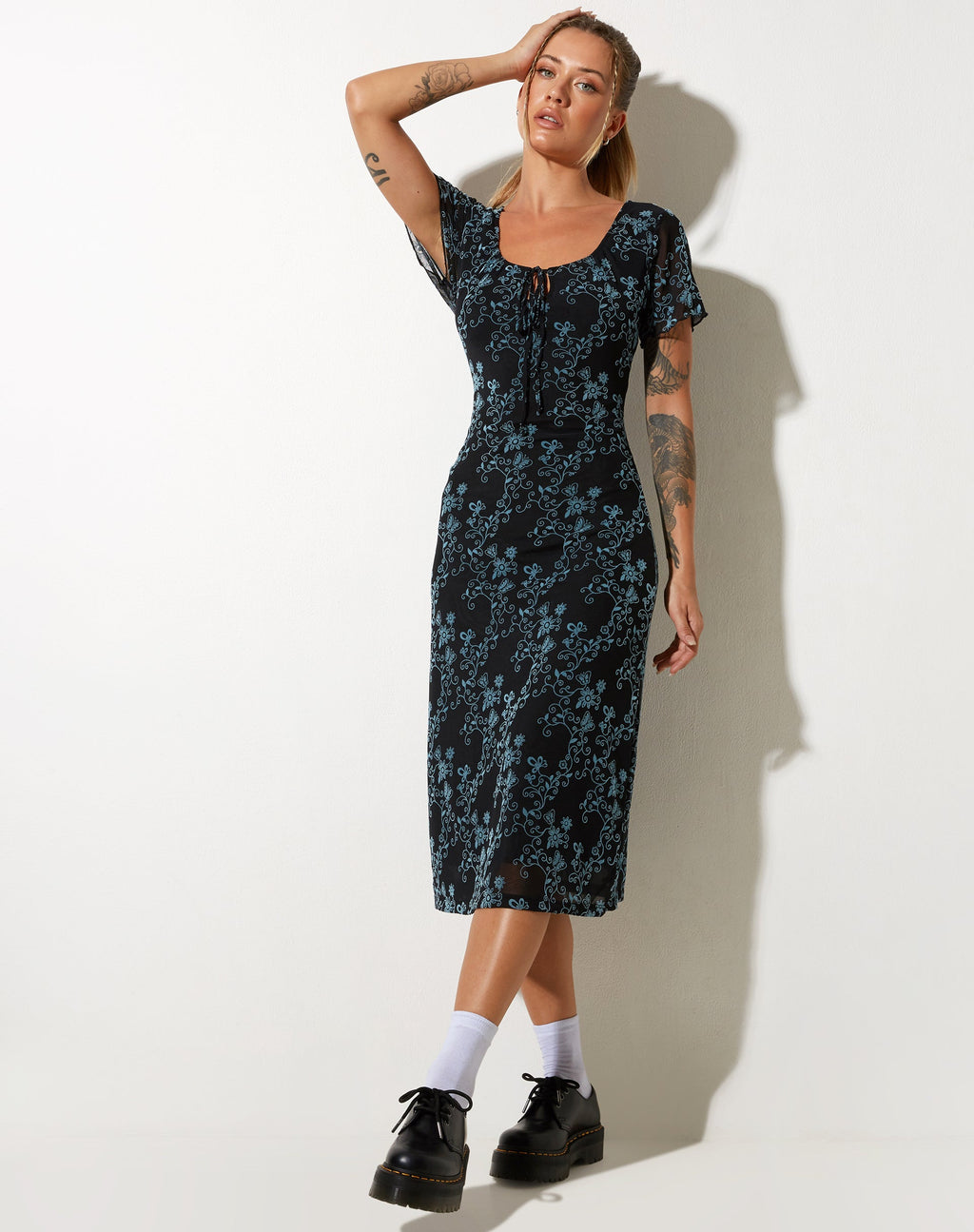 Lorani Midi jurk in Butterfly Vine Flock blauw