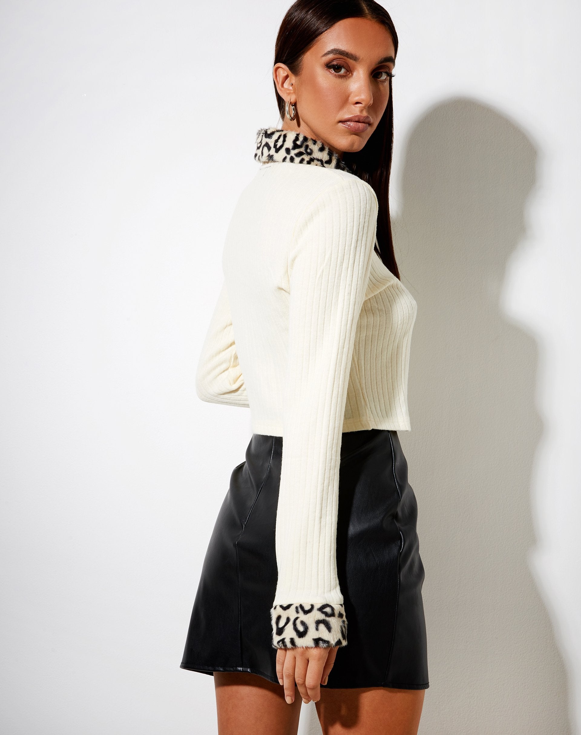 Afbeelding van Loria Cardi in Rib Ivoor met Beige Animal