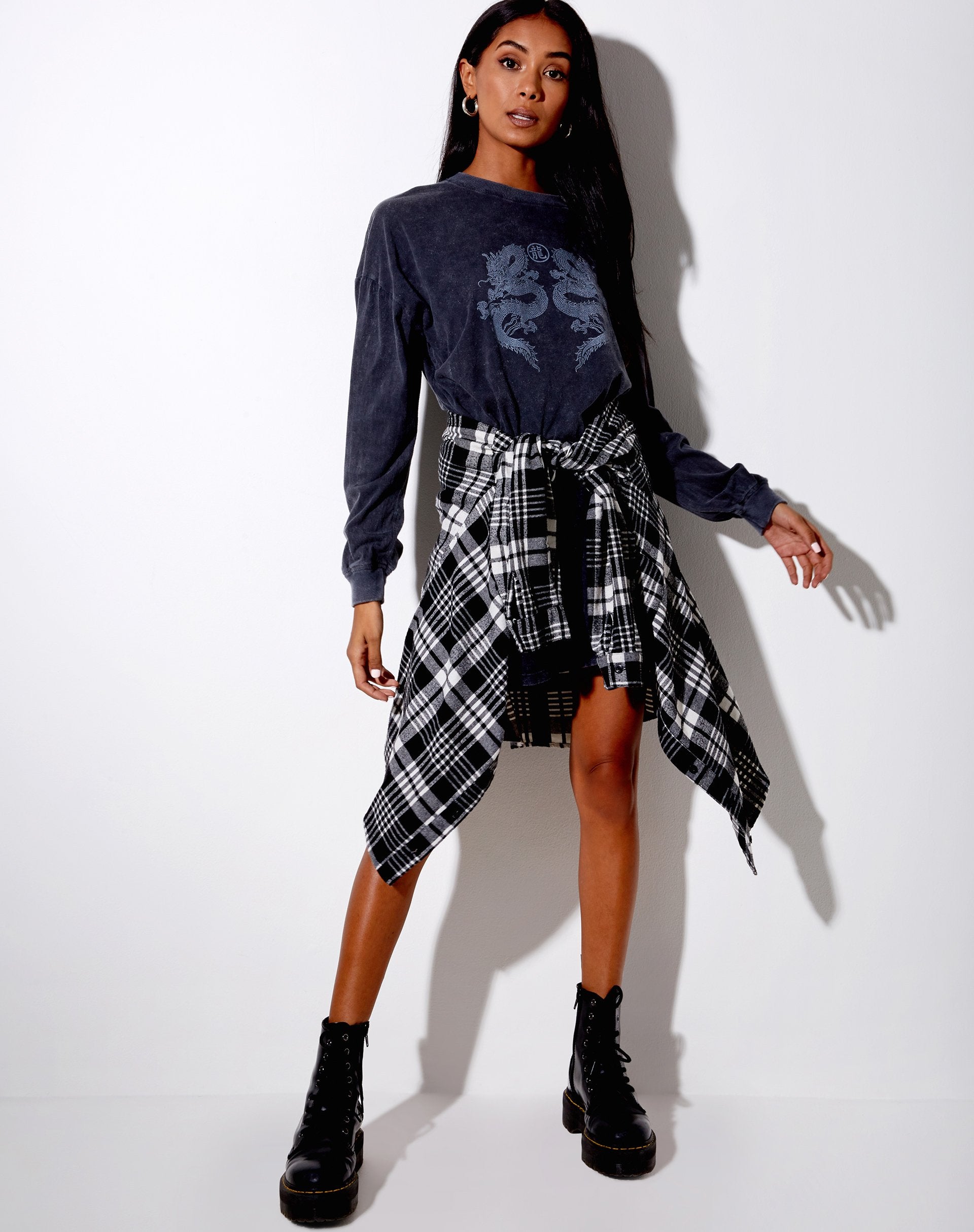 Afbeelding van Lotsun Sweatshirt in Black Wash Twin Dragon