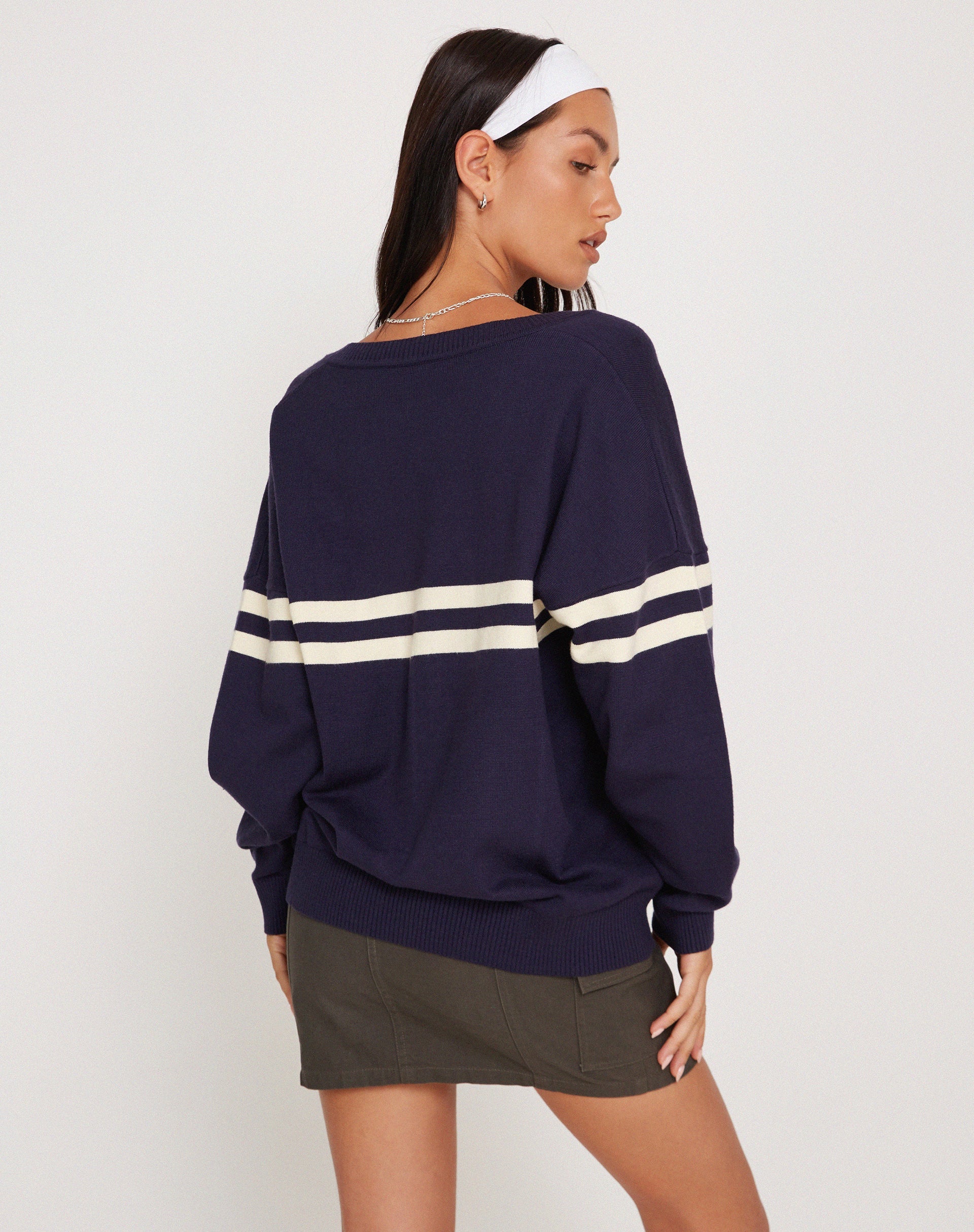 Afbeelding van Louna Trui in Peacoatblauw met Witte Streep