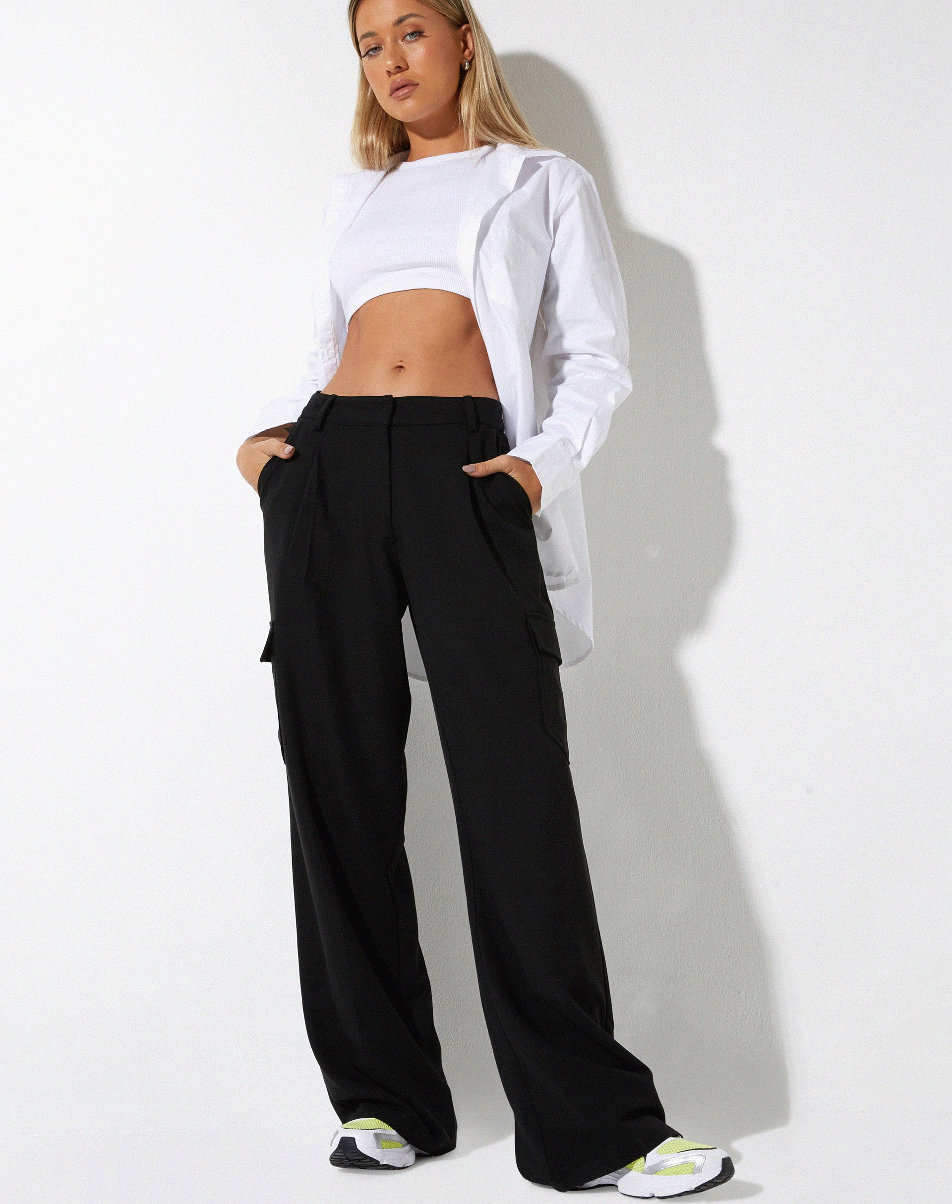 Afbeelding van Low Rise Abba Cargo Trouser in Tailoring Black