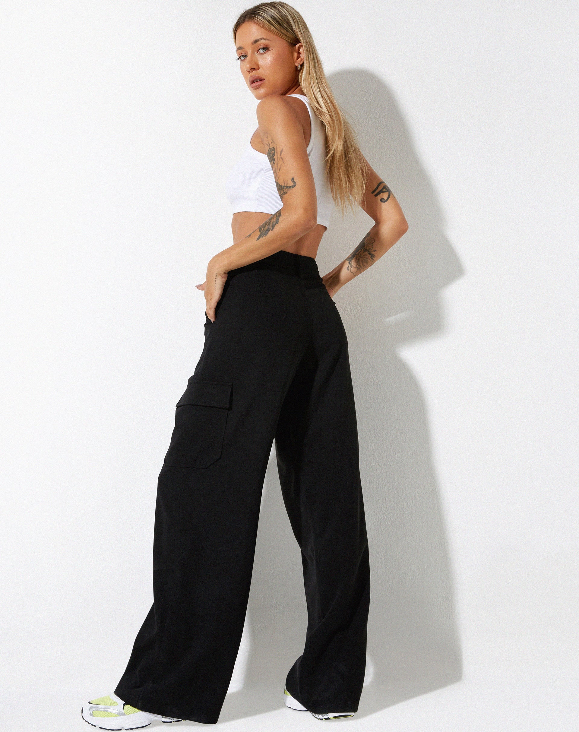 Afbeelding van Low Rise Abba Cargo Trouser in Tailoring Black