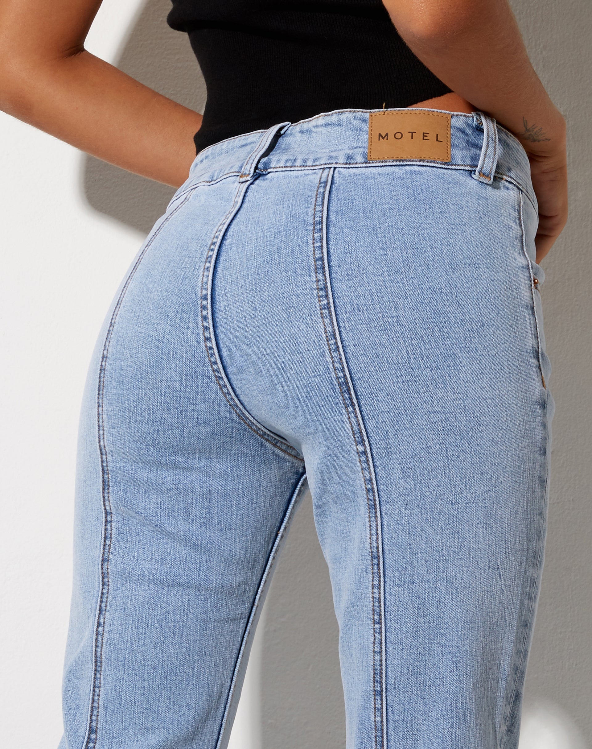 Afbeelding van Low Rise Seam Jeans in Super Light Wash Blue