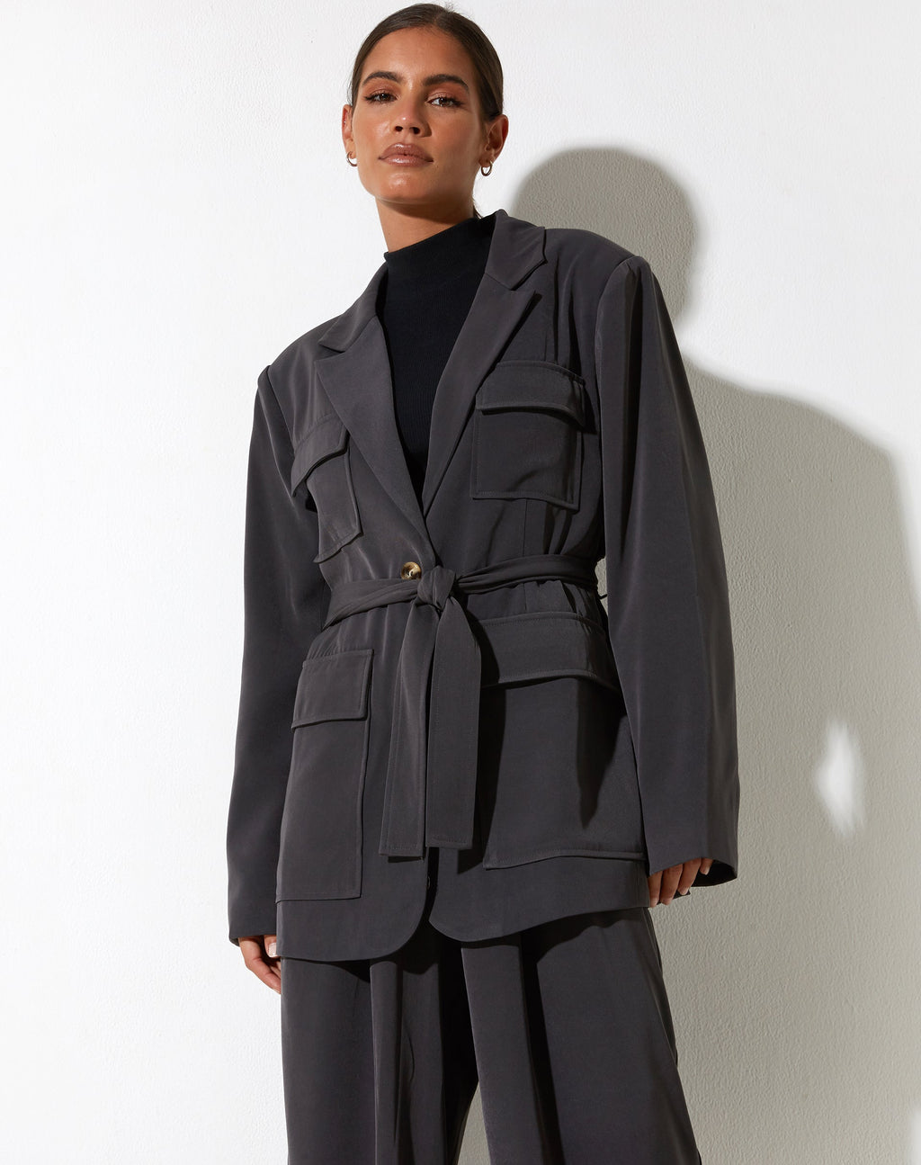 Magawa Blazer in Getailleerd Houtskool