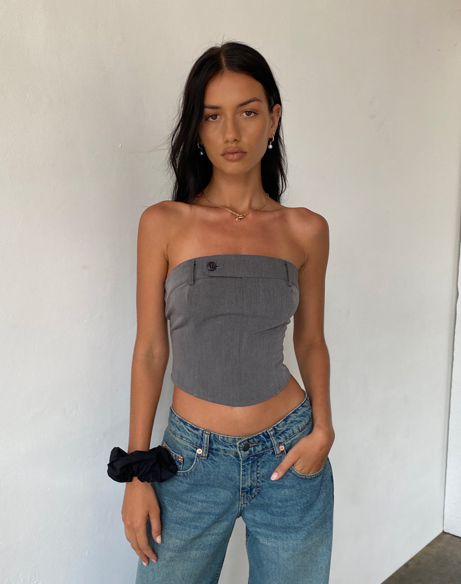 Afbeelding van Manaf Korset Top met Riemdetail in Getailleerd Charcoal
