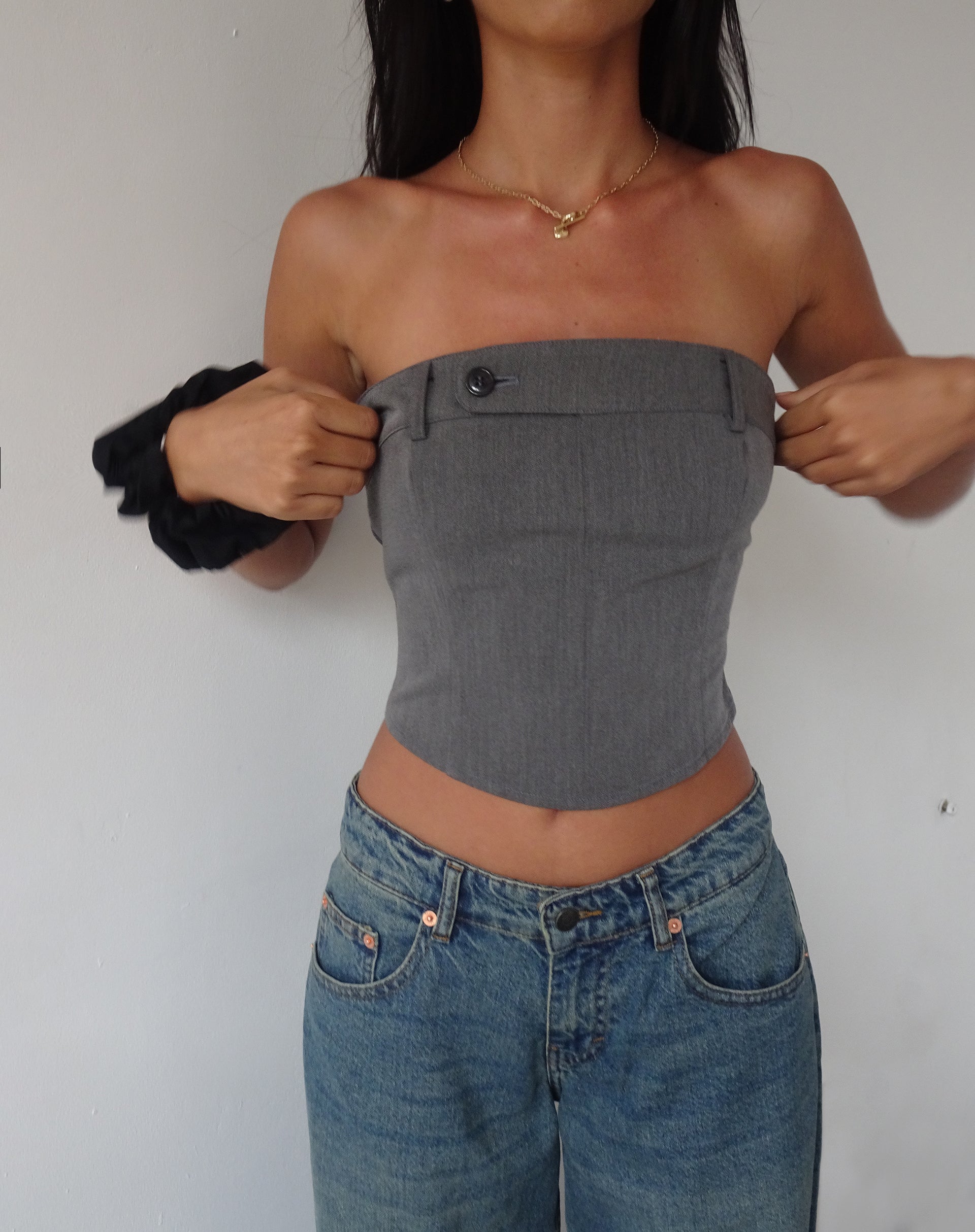 Afbeelding van Manaf Korset Top met Riemdetail in Getailleerd Charcoal