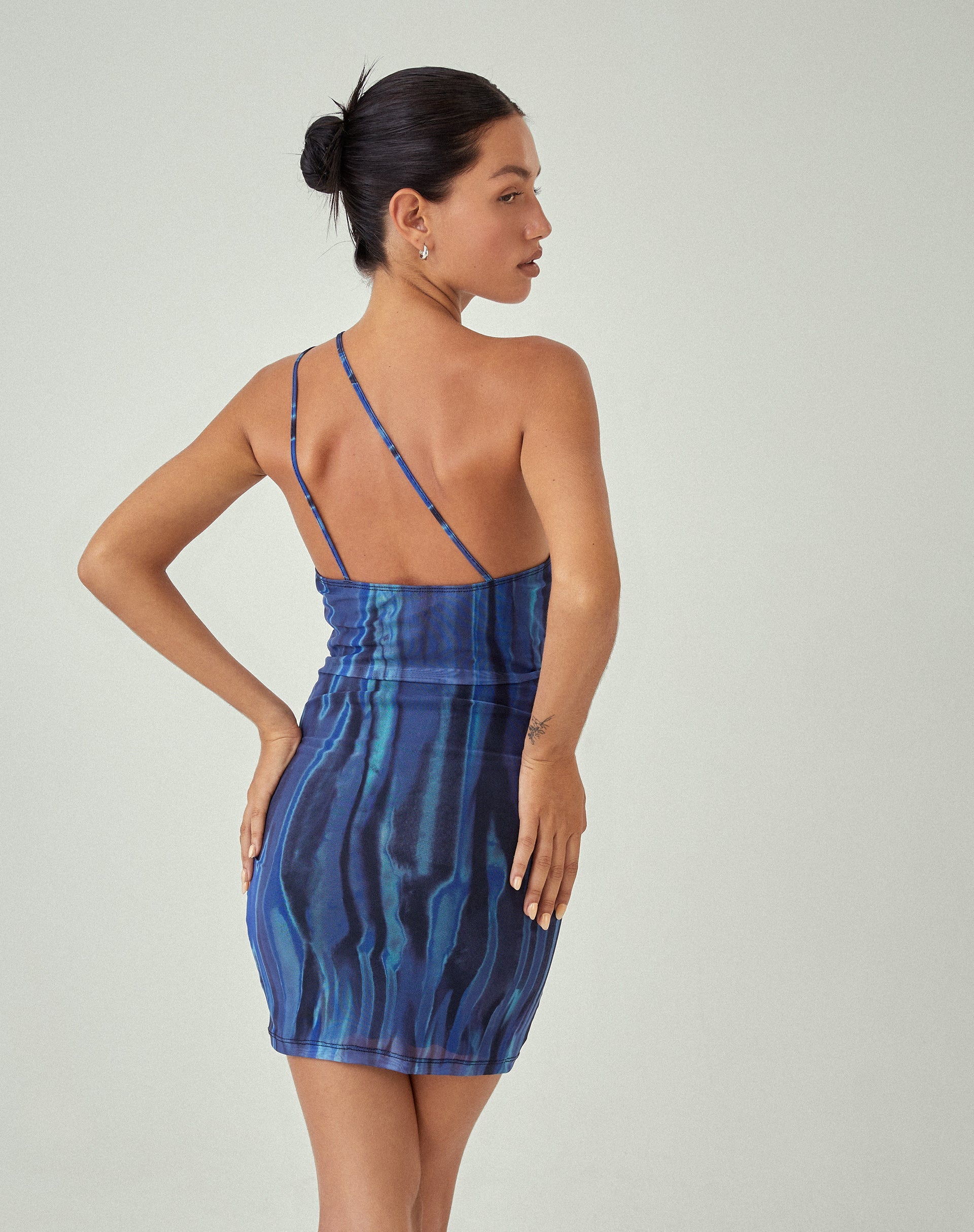 beeld van MOTEL X JACQUIE Marda Mini Dress in Colour Bleed Blue