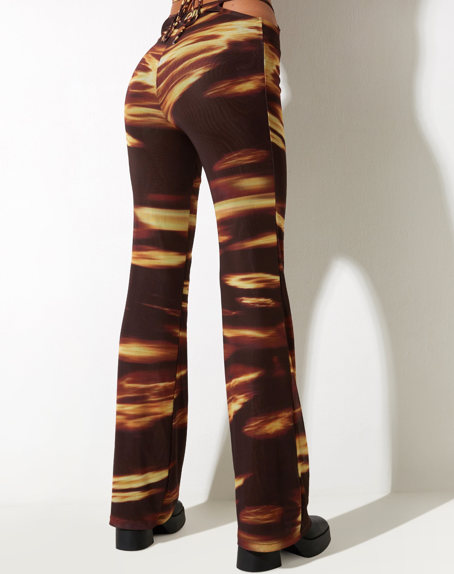 Afbeelding van MOTEL X IRIS Mares Flare Broek in Bleach Drip