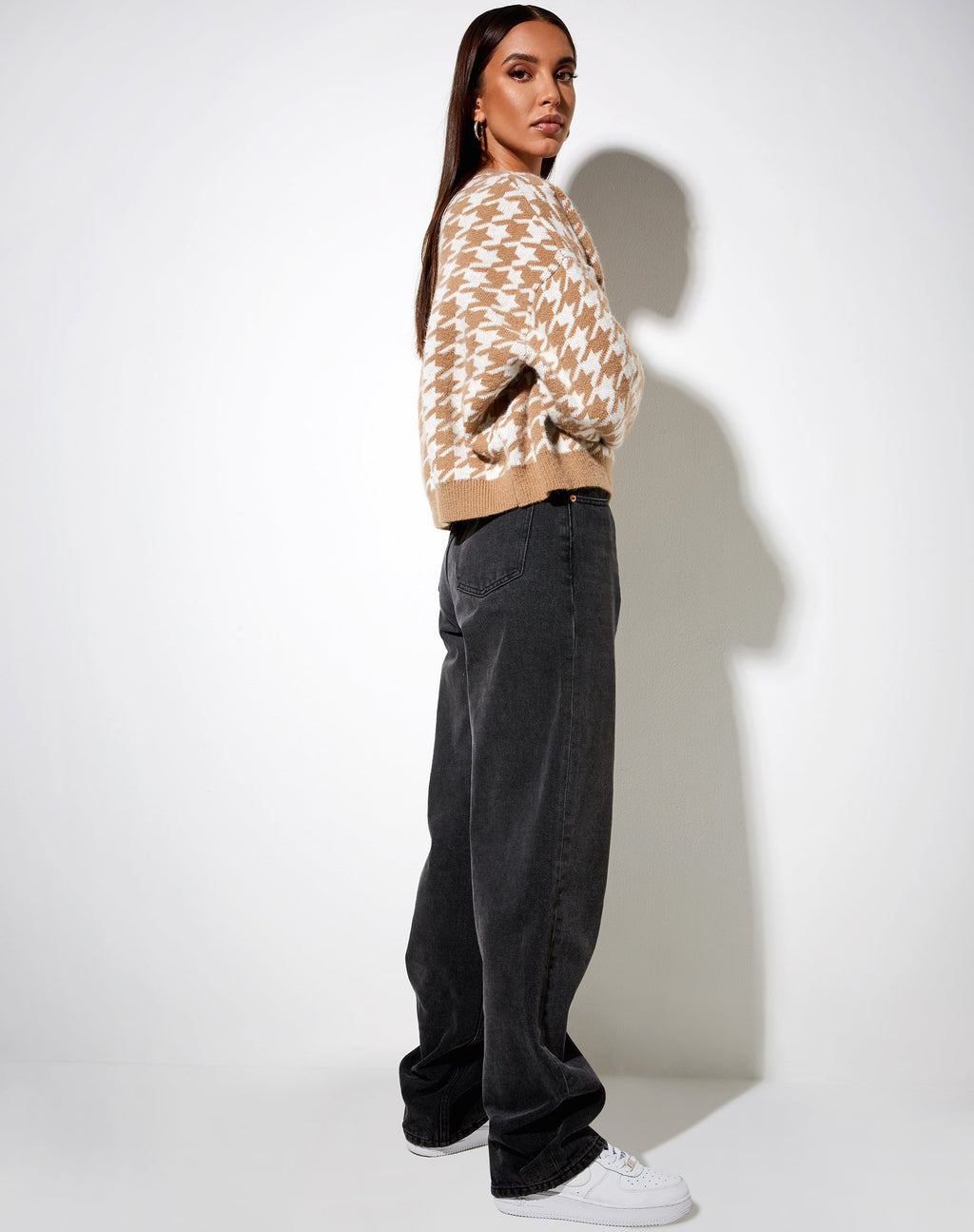 Margo Trui in Gebreide Houndstooth Bruin