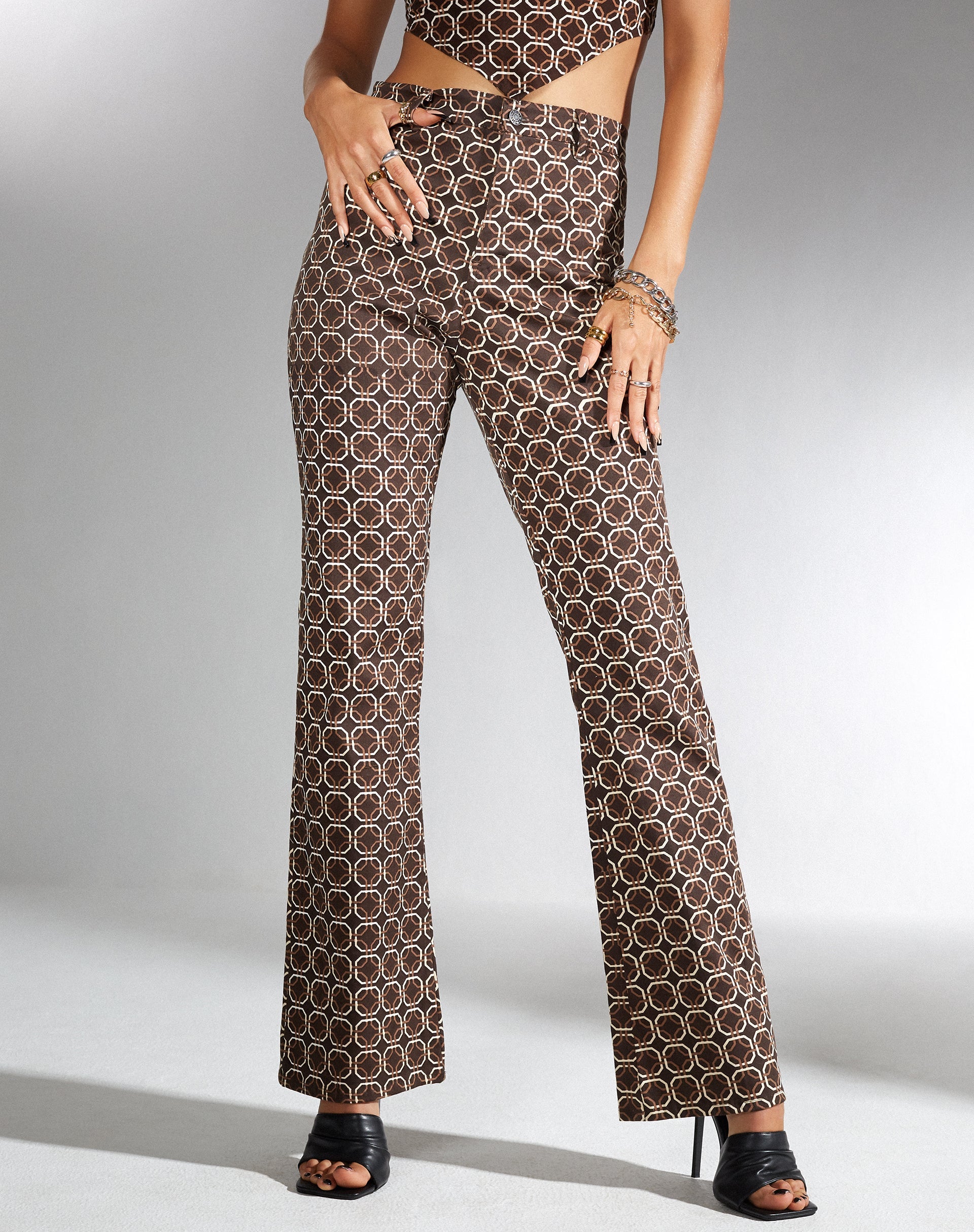Afbeelding van MOTEL X IRIS Zoven Flare Trouser in Chain Tangle Donkerbruin