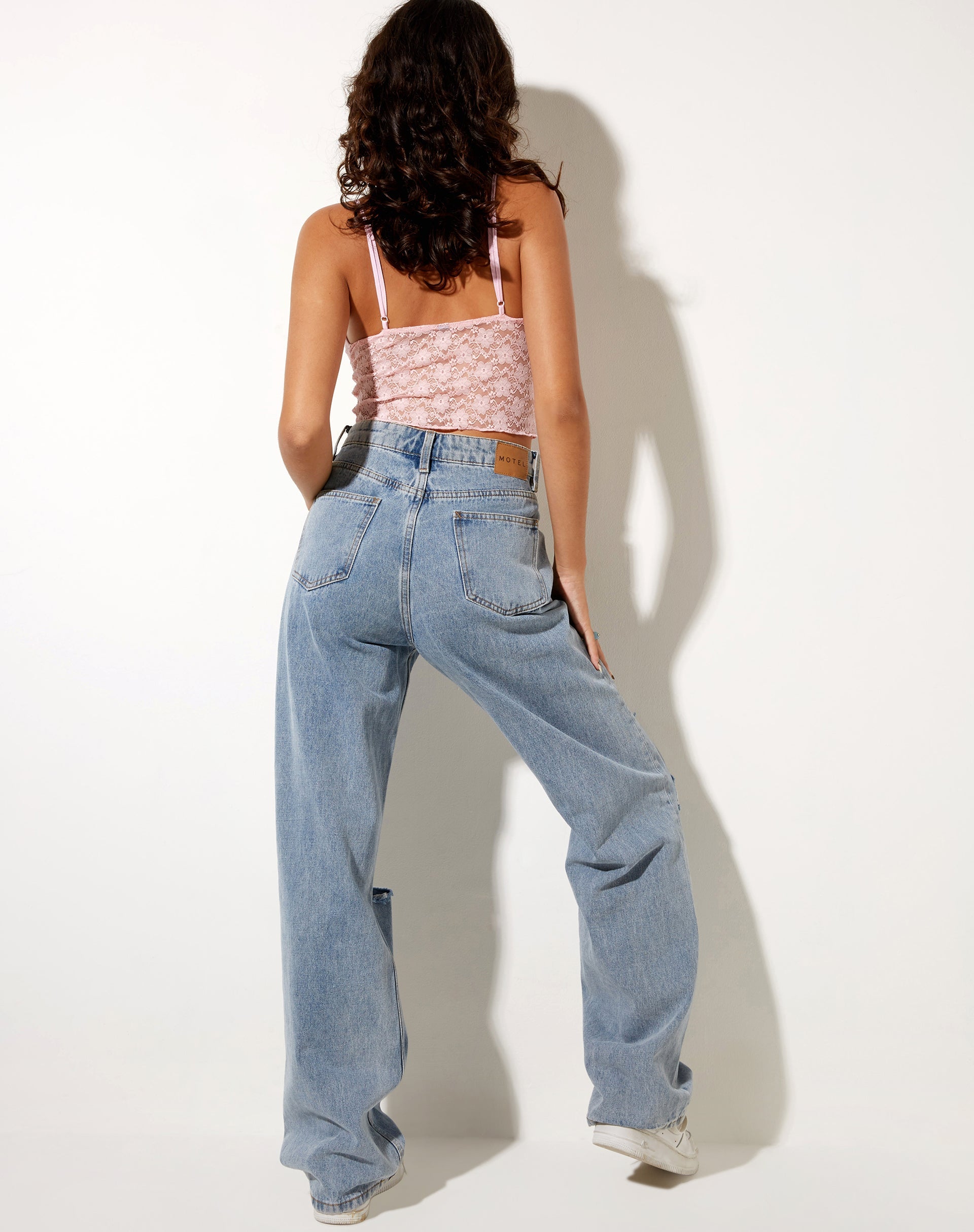Afbeelding van Mayrinda Crop Top in Kant Zoet Roze