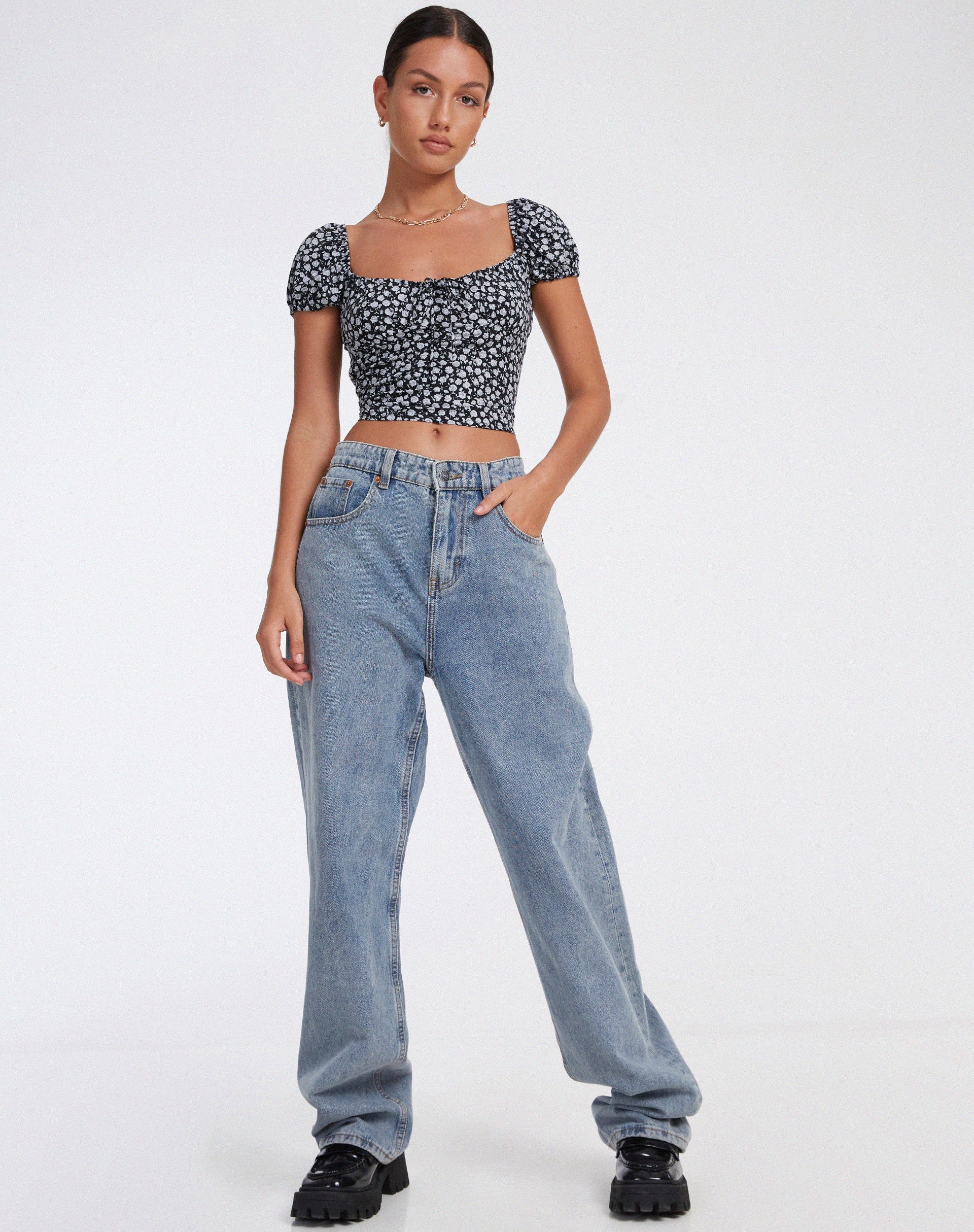 Afbeelding van Mazu Crop Top in Ditsy Rose Zwart