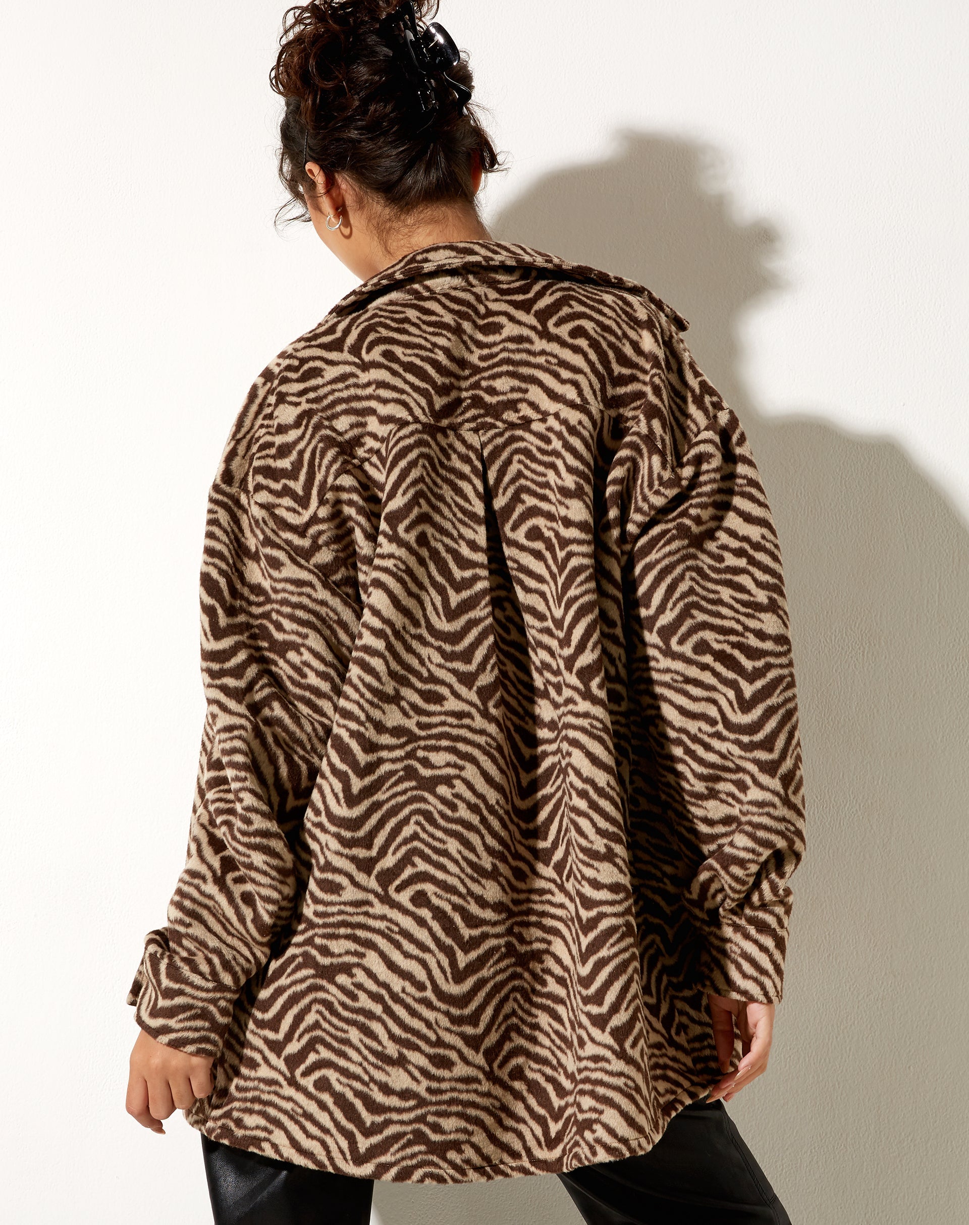 Afbeelding van Medita Shirt in Bruin Dier