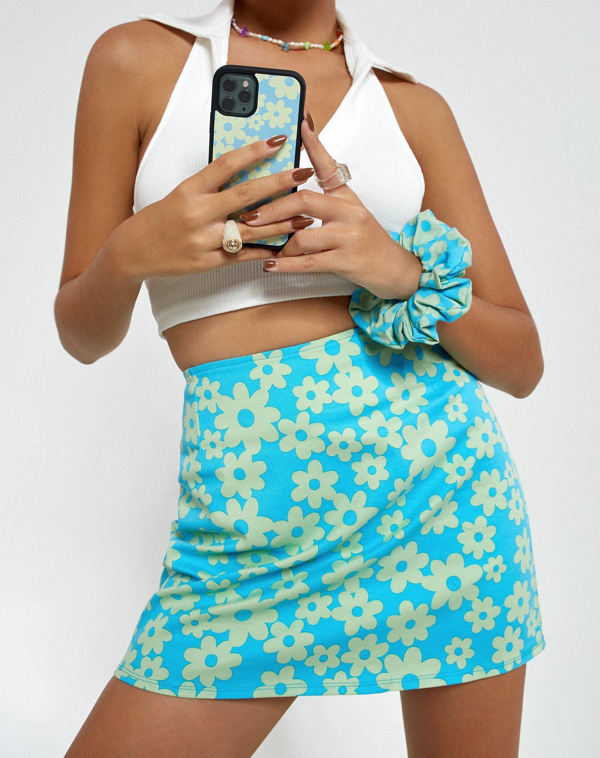 Afbeelding van Motel X Barbara Kristoffersen Iphone hoesje in Retro Daisy Blue