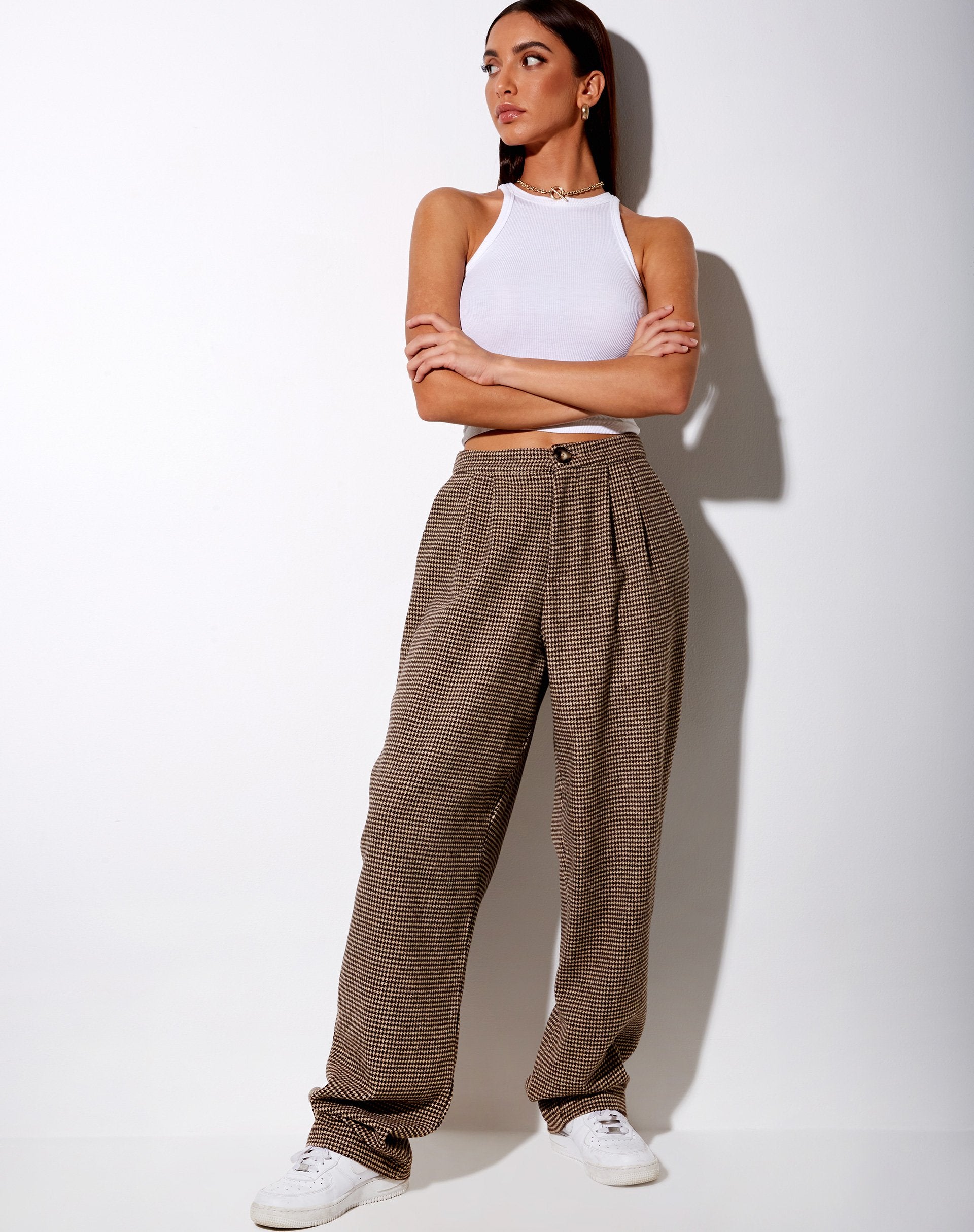 Afbeelding van Misha broek met wijde pijpen in houndstooth bruin