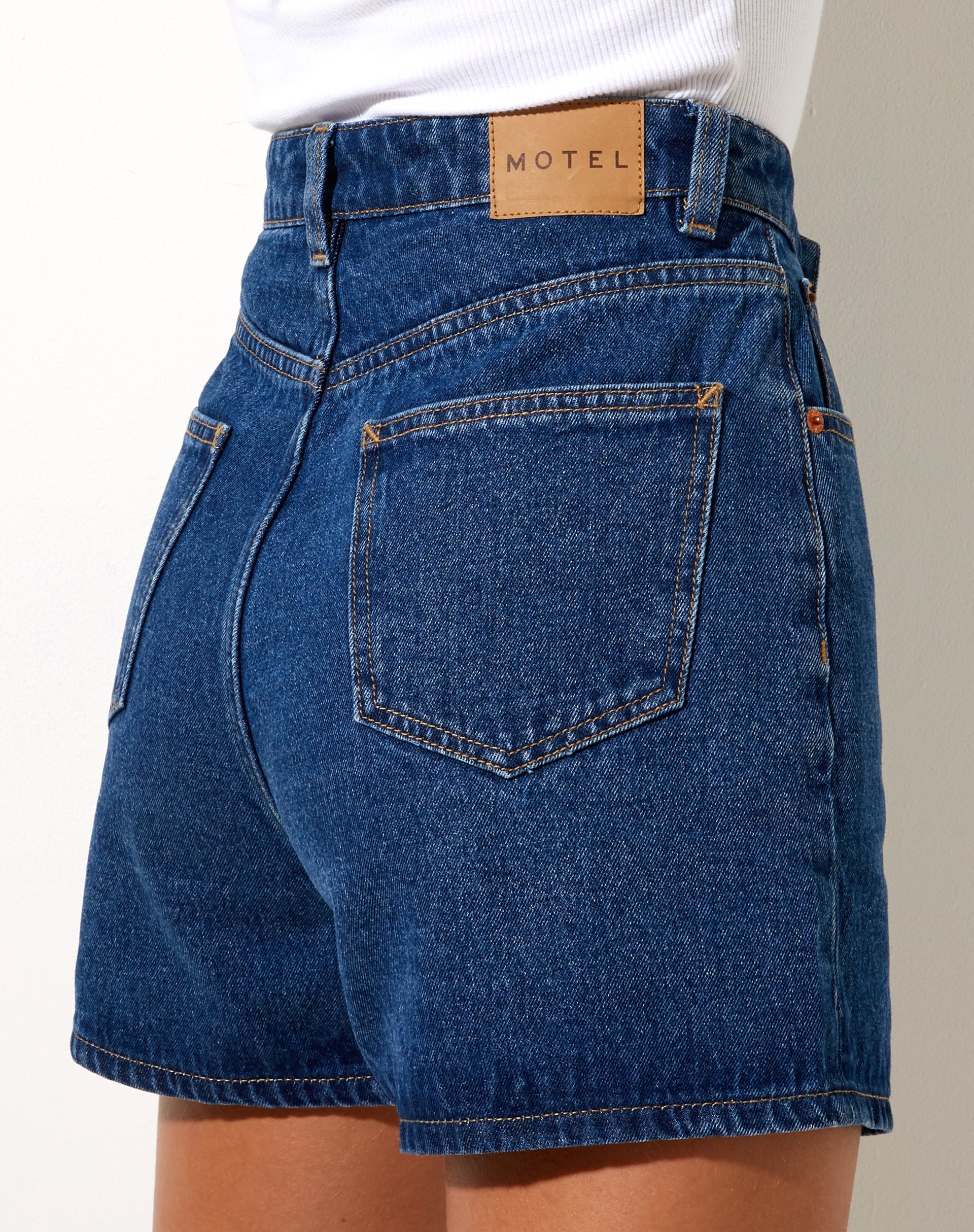 Afbeelding van Mom Denim Short in Klassiek Blauw