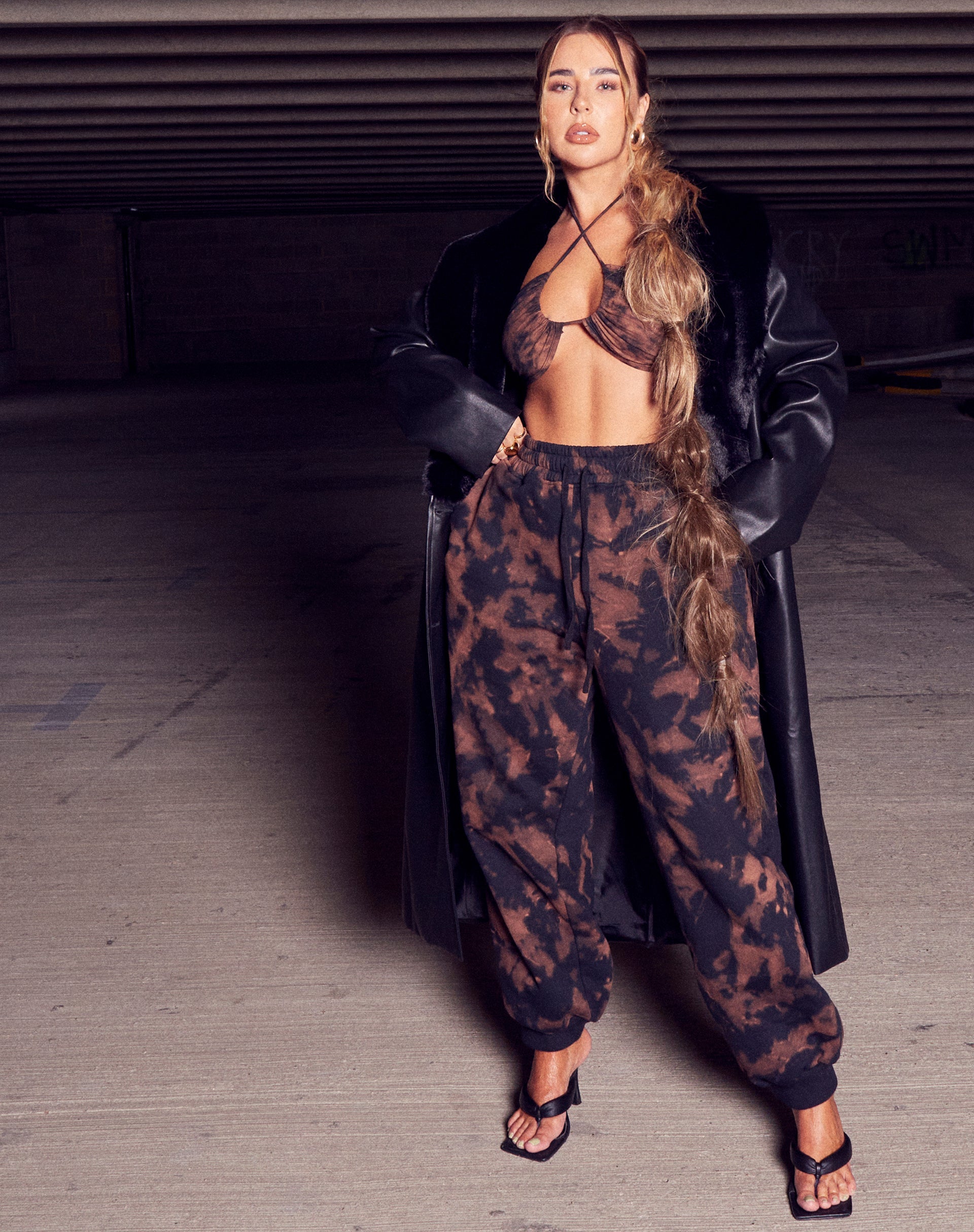 Afbeelding van Yessa Crop Top in Zwart Rust Tie Dye