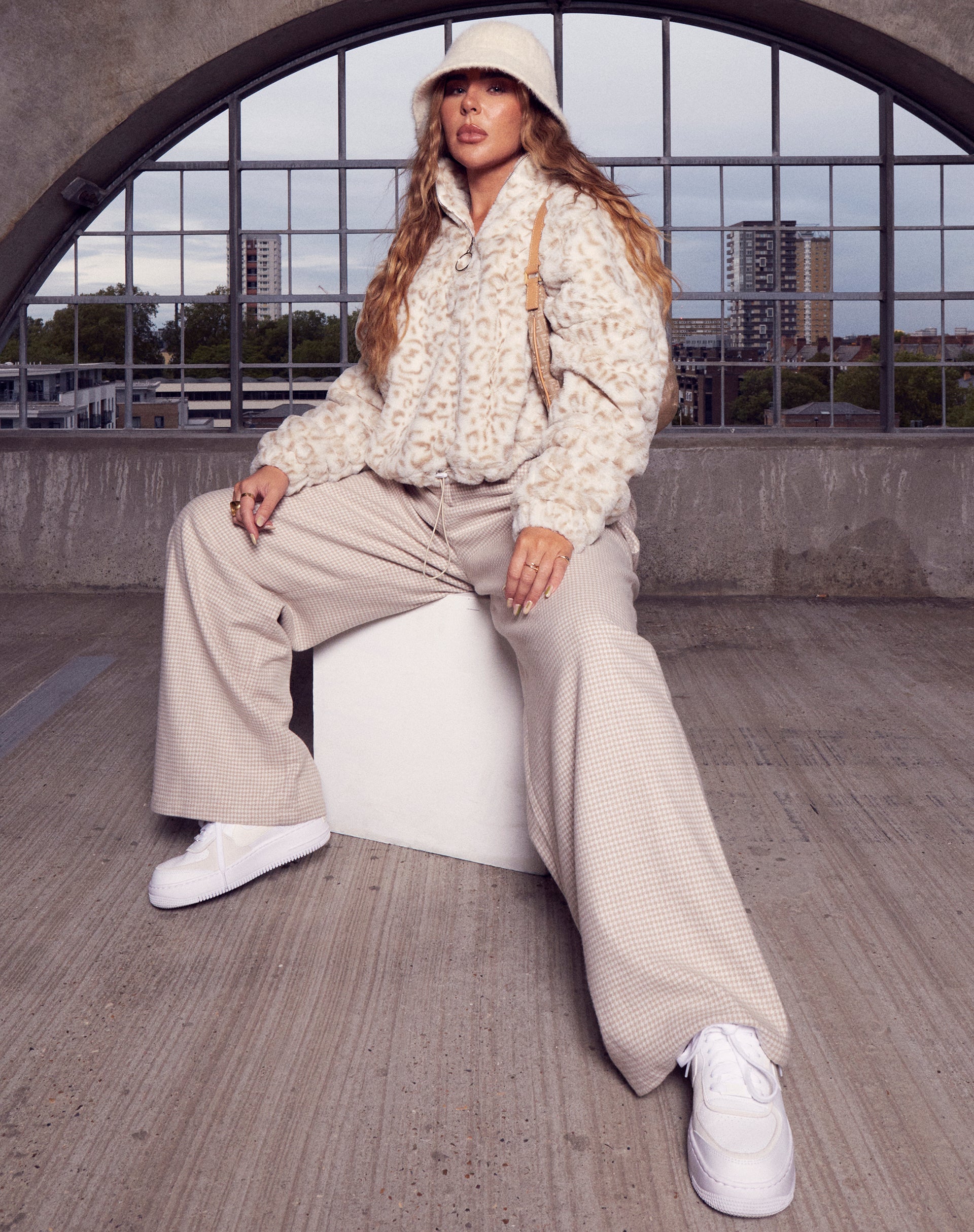 Afbeelding van Yeva Broek in Neutraal Houndstooth