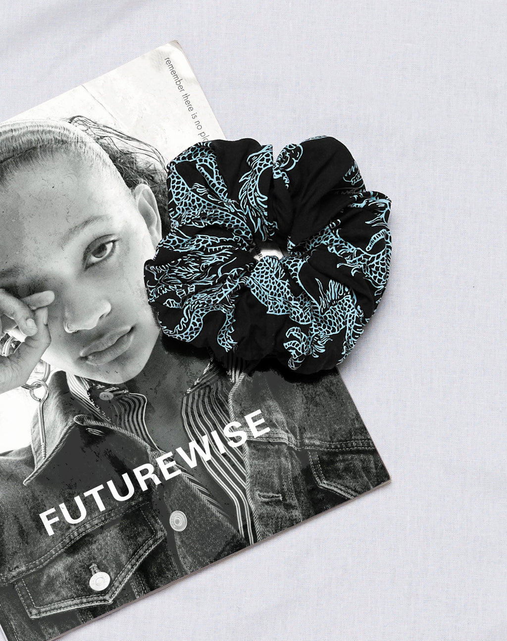 XL Scrunchie in Dragon Flower Zwart en Mint