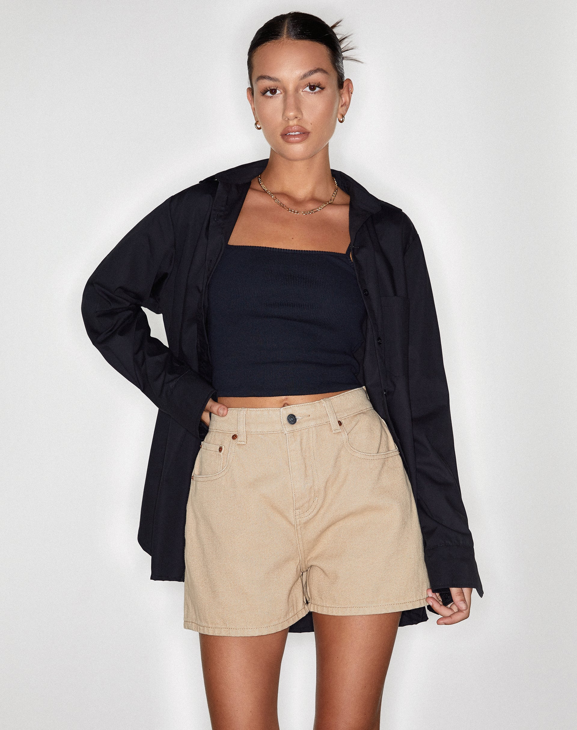 Afbeelding van Mom Denim Short in Winter Sandwash