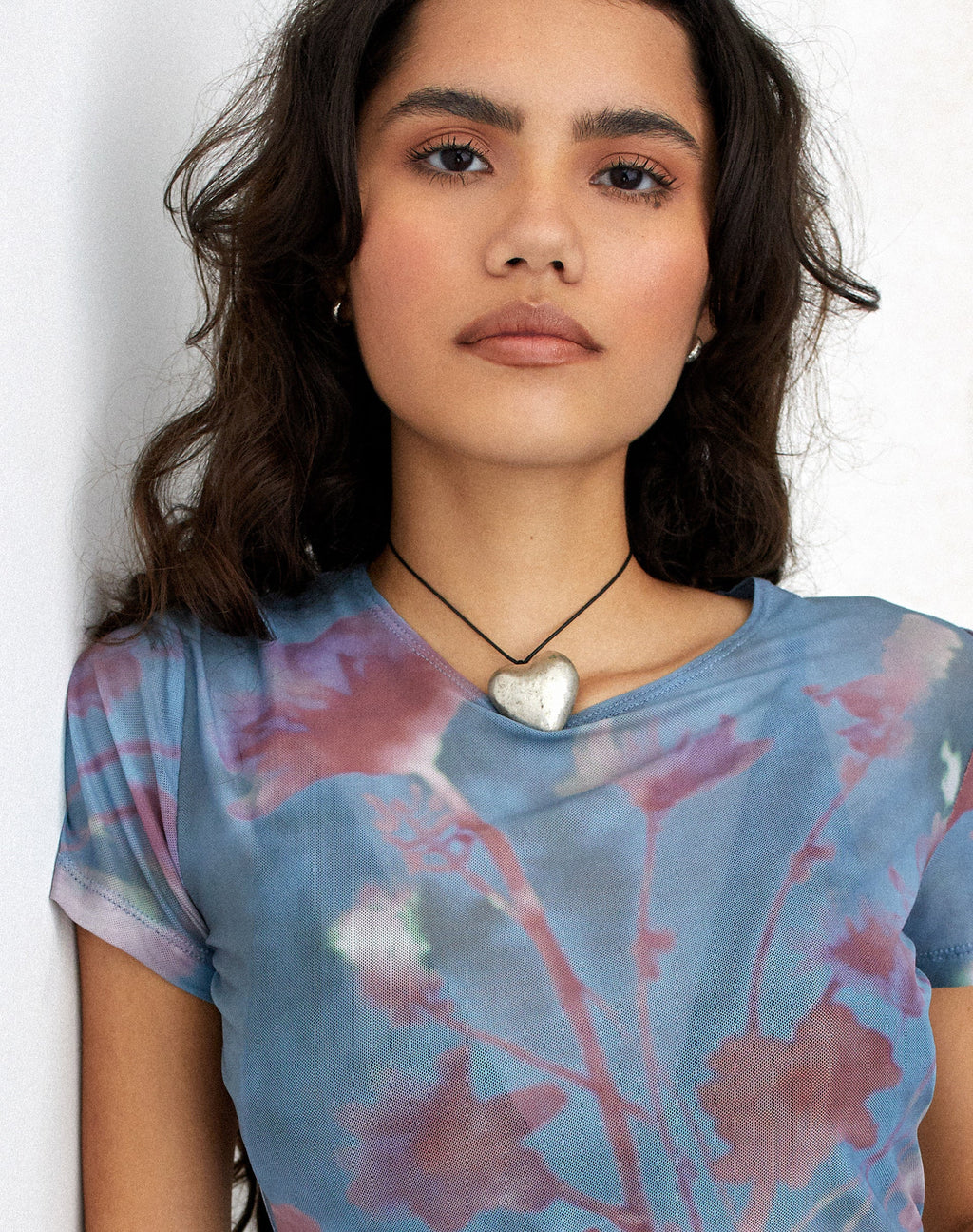 MOTEL X JACQUIE Tonia Bedrukte Top in Lumen Mesh Blauw