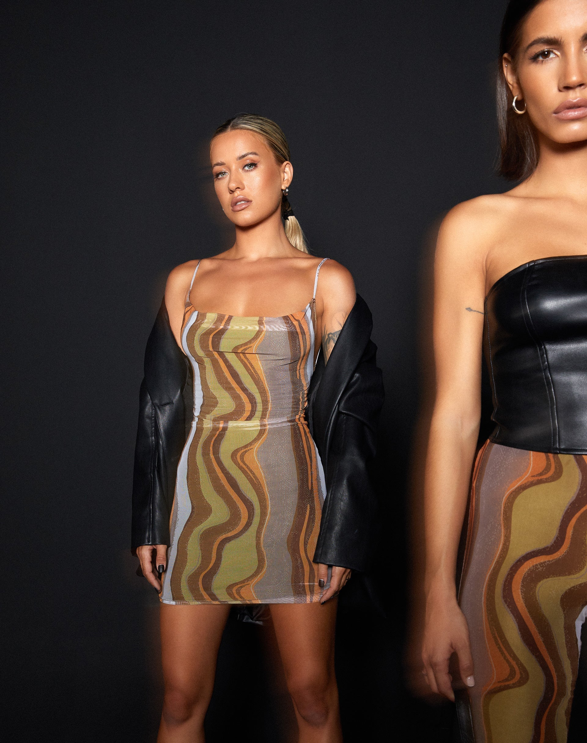 Afbeelding van MOTEL X IRIS Bexley Mini Dress in aardetinten