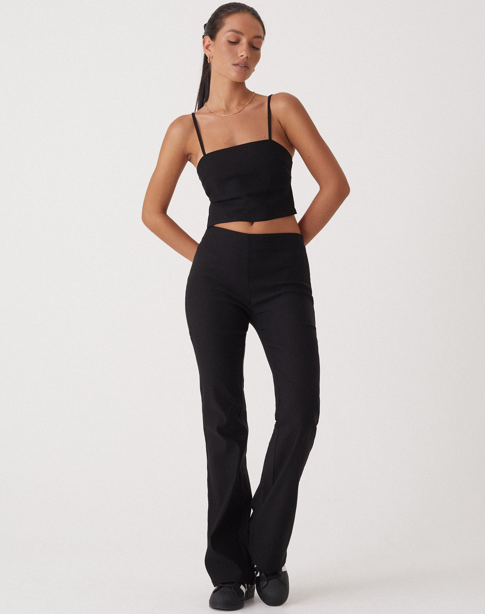 Afbeelding van MOTEL X OLIVIA NEILL Merita Crop Top in Getailleerd Zwart
