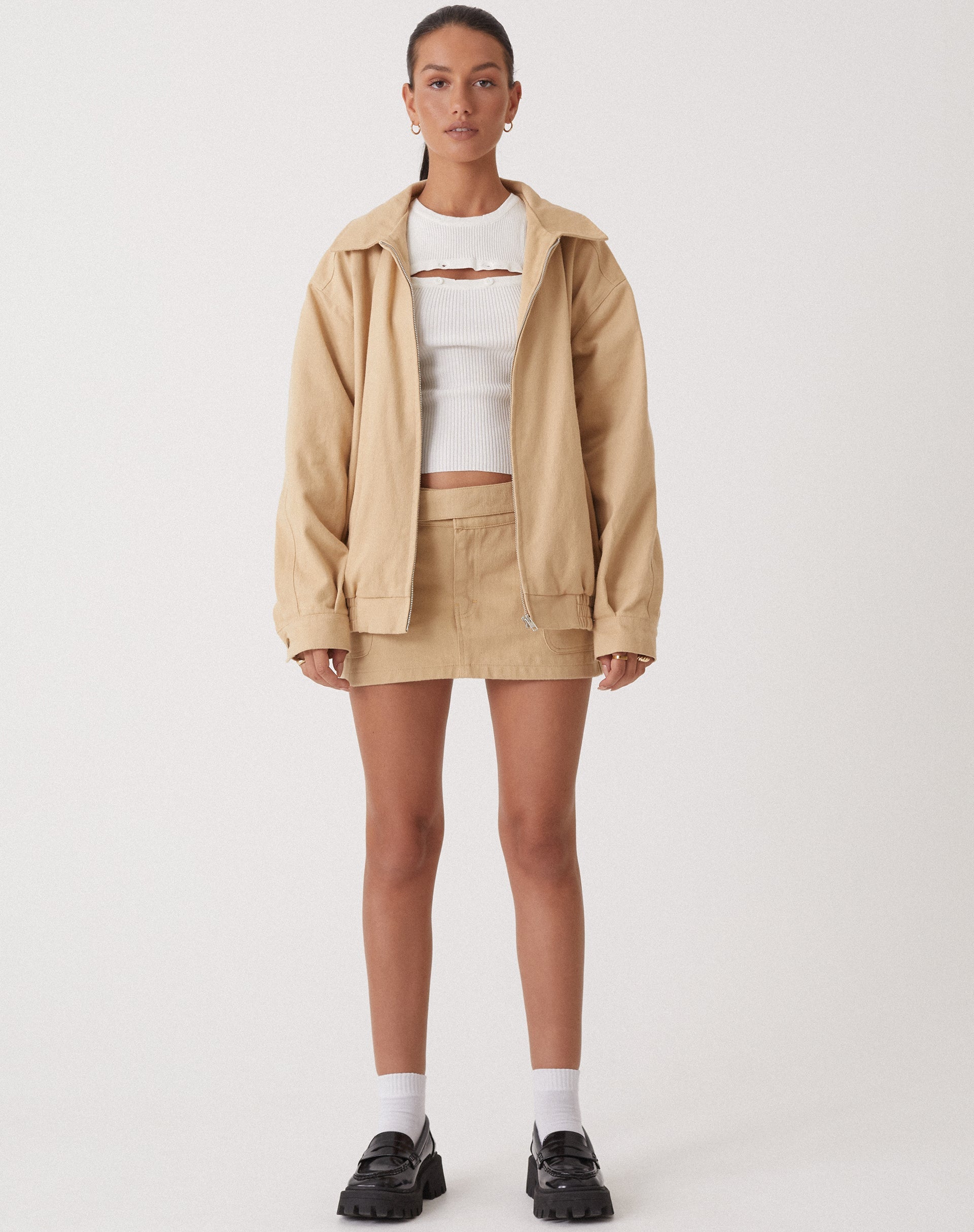 beeld van MOTEL X OLIVIA NEILL Stina Cargo Mini Rok in Tan