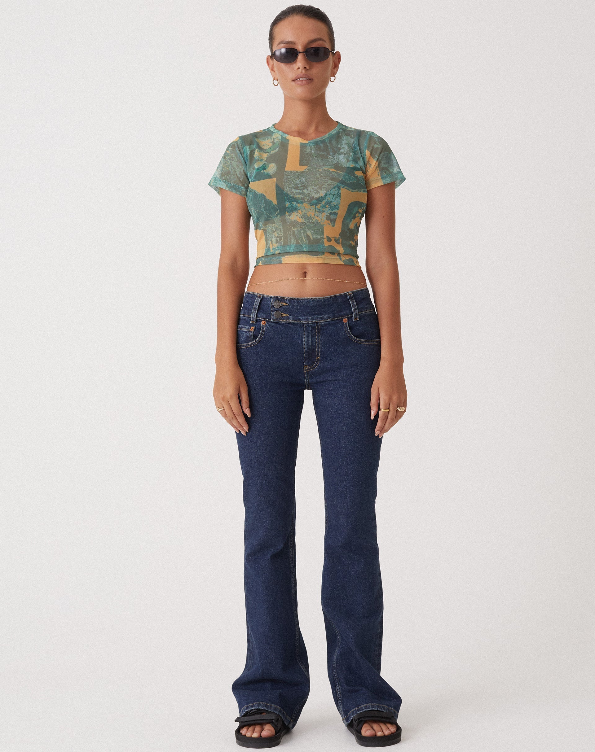 beeld van MOTEL X OLIVIA NEILL Low Rise Bootleg Jeans in Dark Vintage Wash