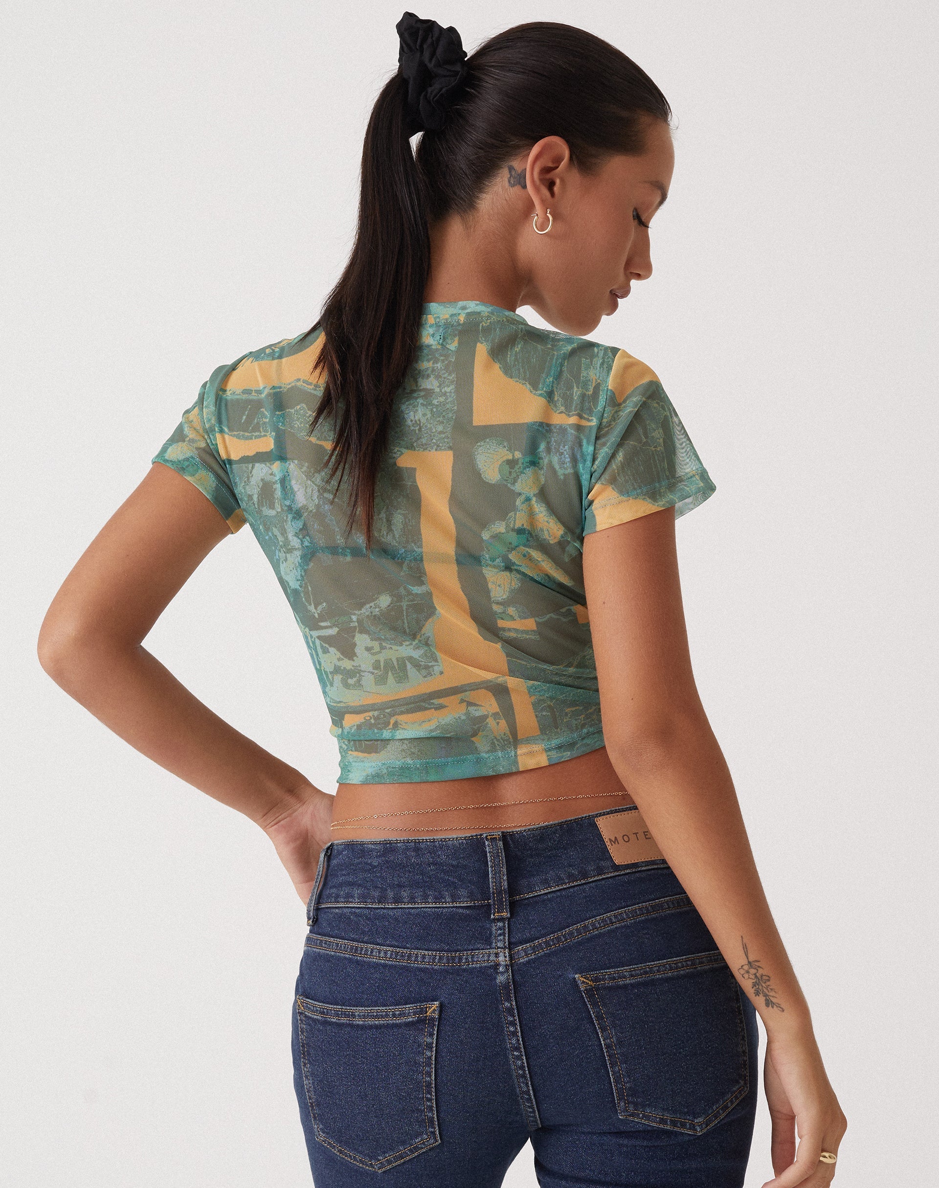 Afbeelding van Motel x Olivia Neill Zora Top in Collage Floral Shadow Green