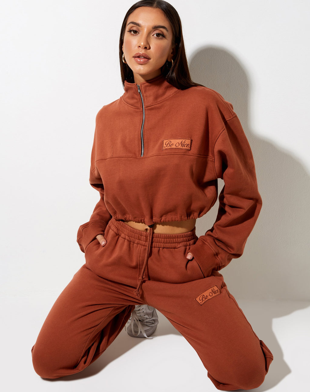 Nar Zip Bungee Trui in Burnt Brick 'Be Nice' Label Embro