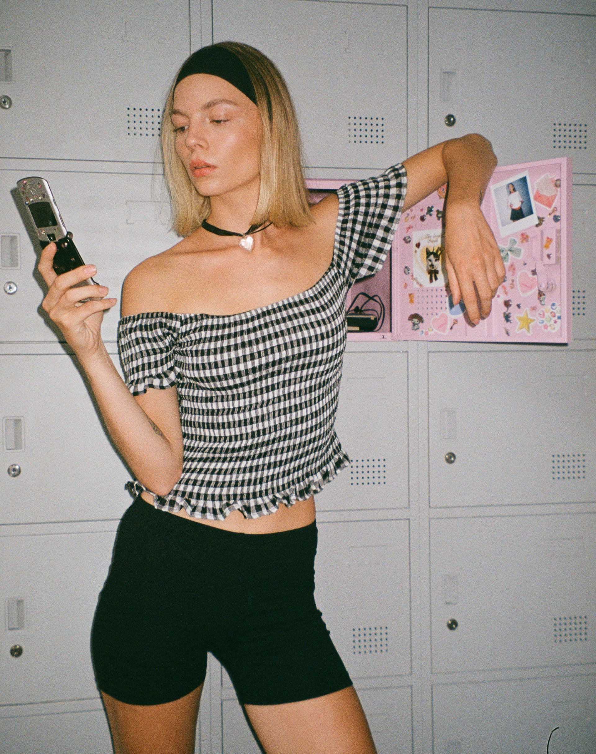 Afbeelding van Neema Gerimpelde Bardot Top in Mini Gingham Zwart Wit