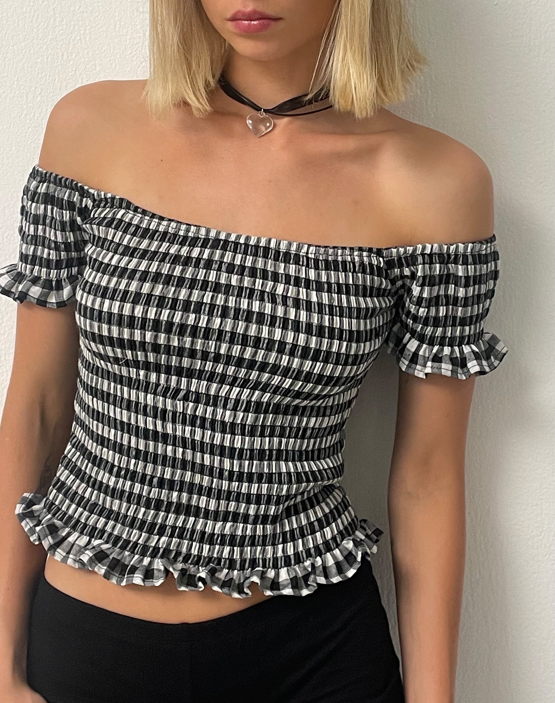 Afbeelding van Neema Gerimpelde Bardot Top in Mini Gingham Zwart Wit